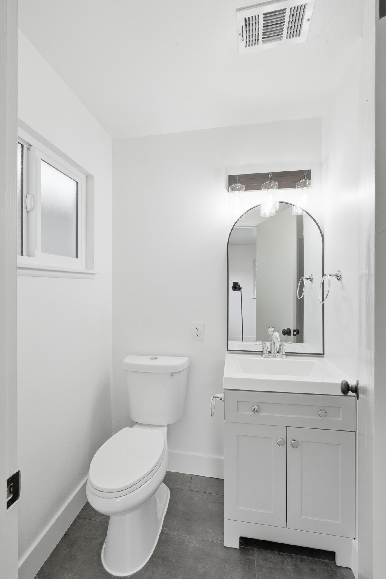 524 E Cypress Ave, Visalia, CA 93292