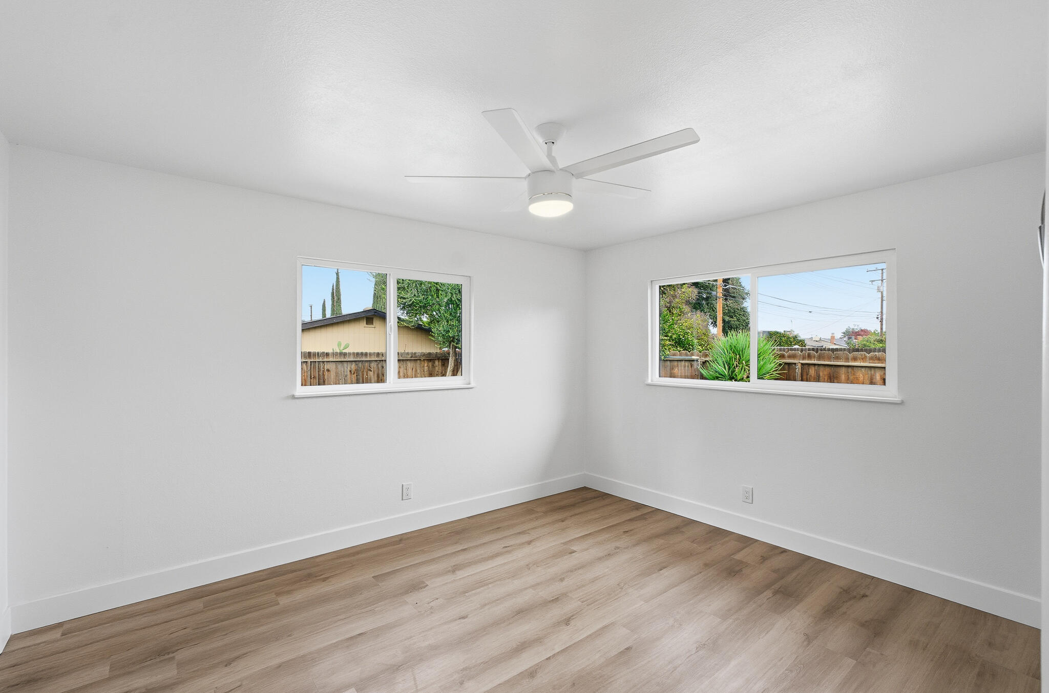 524 E Cypress Ave, Visalia, CA 93292