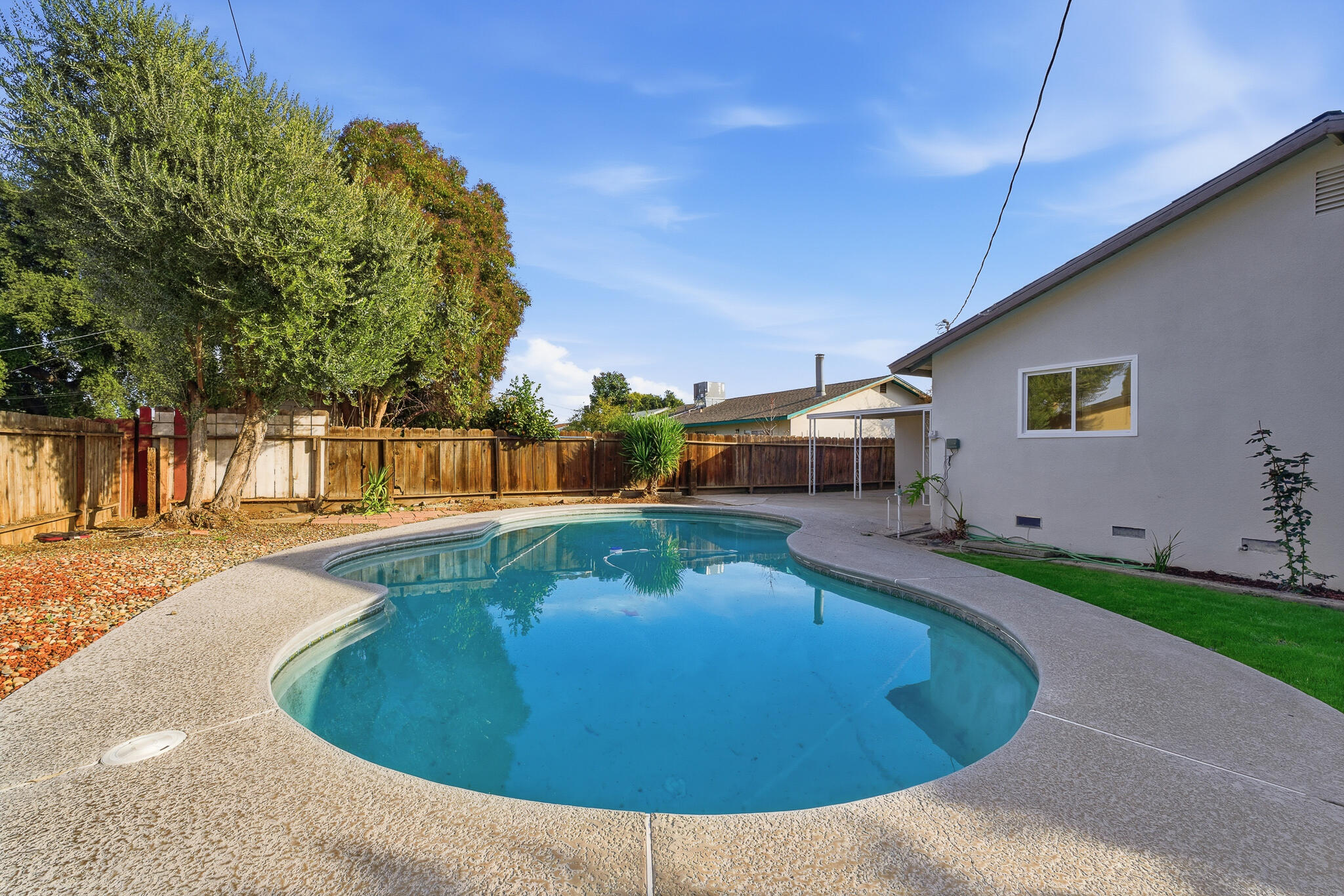 524 E Cypress Ave, Visalia, CA 93292