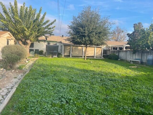 2113 S Court St, Visalia, CA 93277