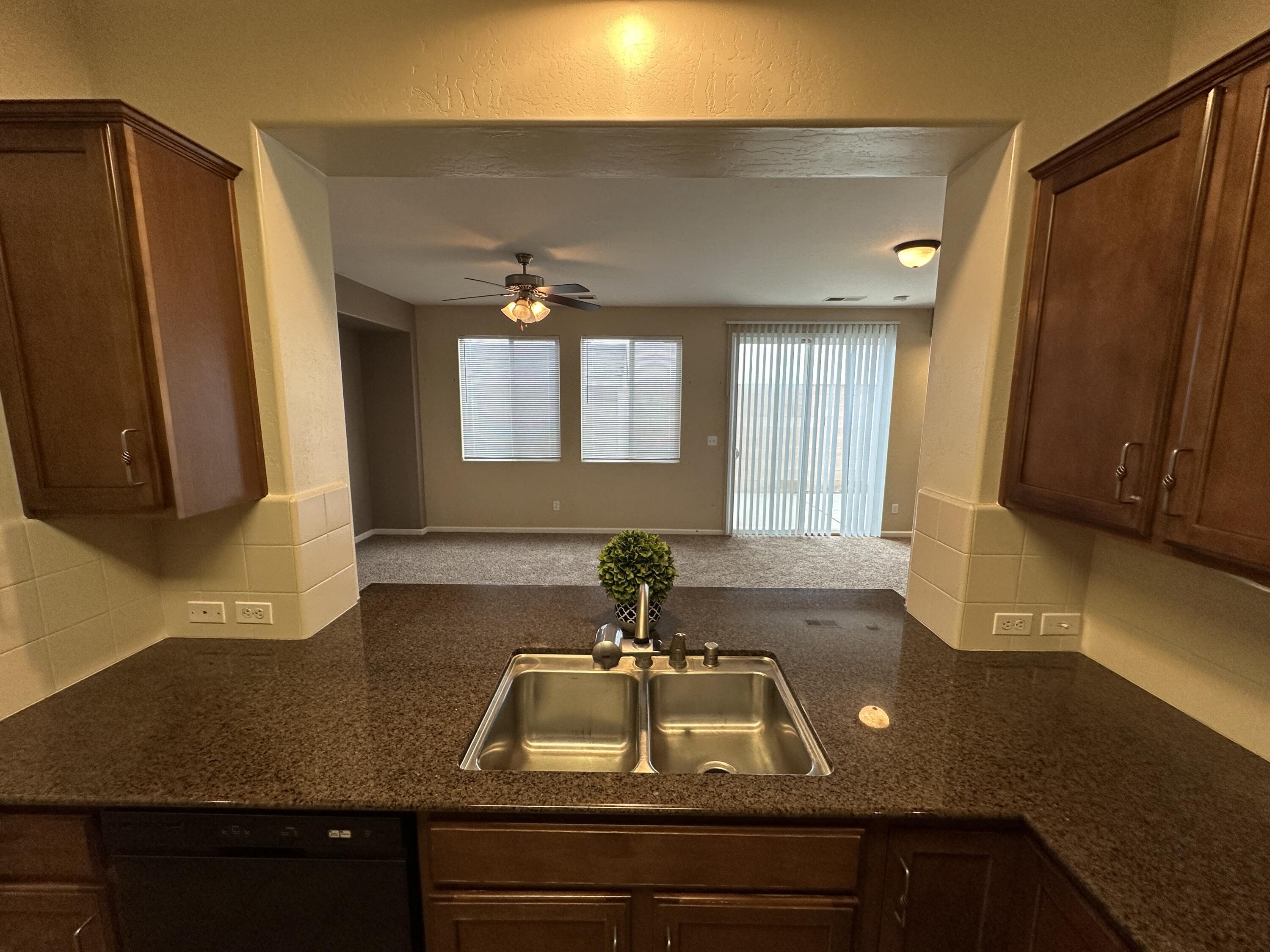 3938 W Flagstaff Ave, Visalia, CA 93291