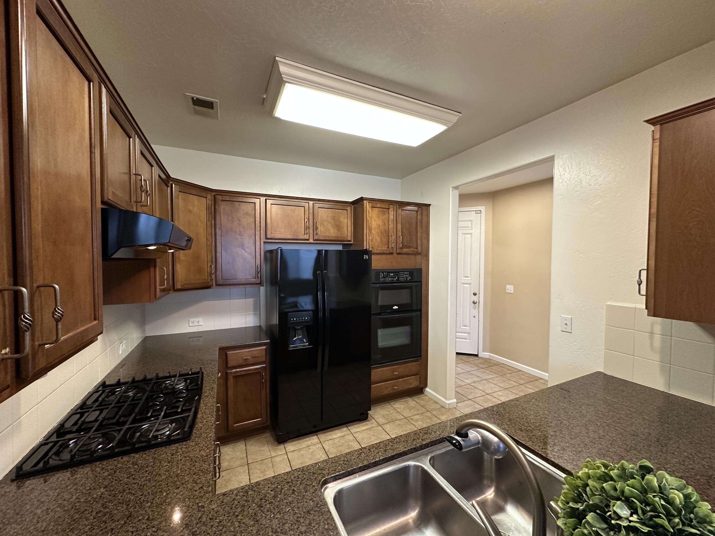 3938 W Flagstaff Ave, Visalia, CA 93291