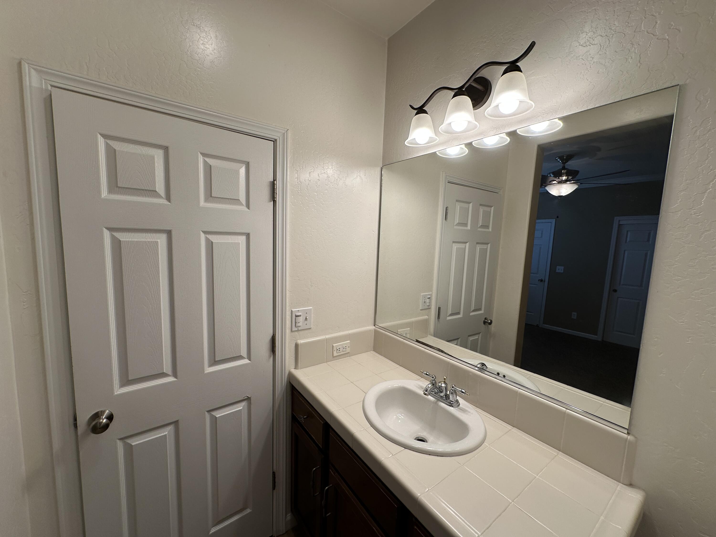 3938 W Flagstaff Ave, Visalia, CA 93291