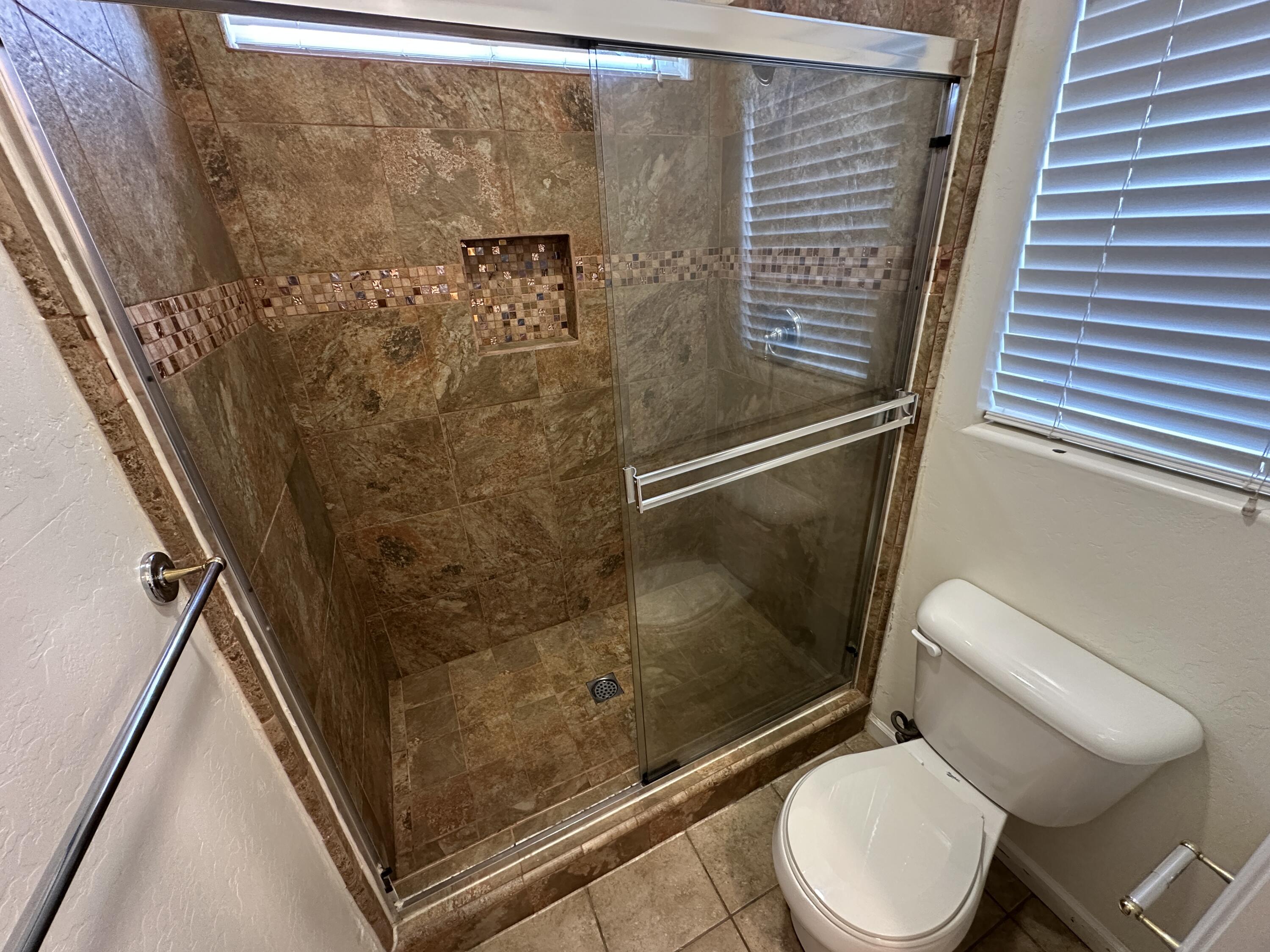 3938 W Flagstaff Ave, Visalia, CA 93291