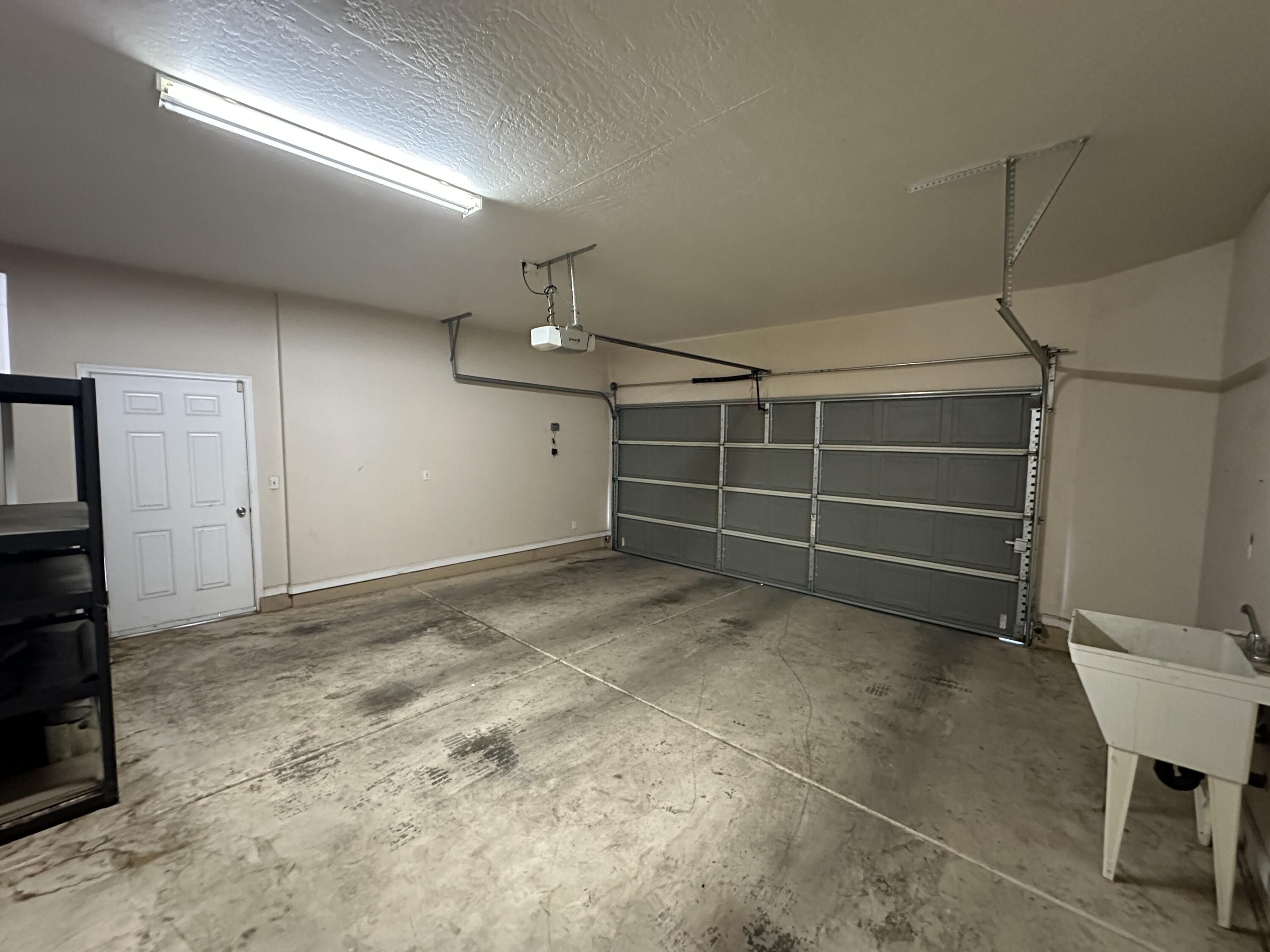 3938 W Flagstaff Ave, Visalia, CA 93291