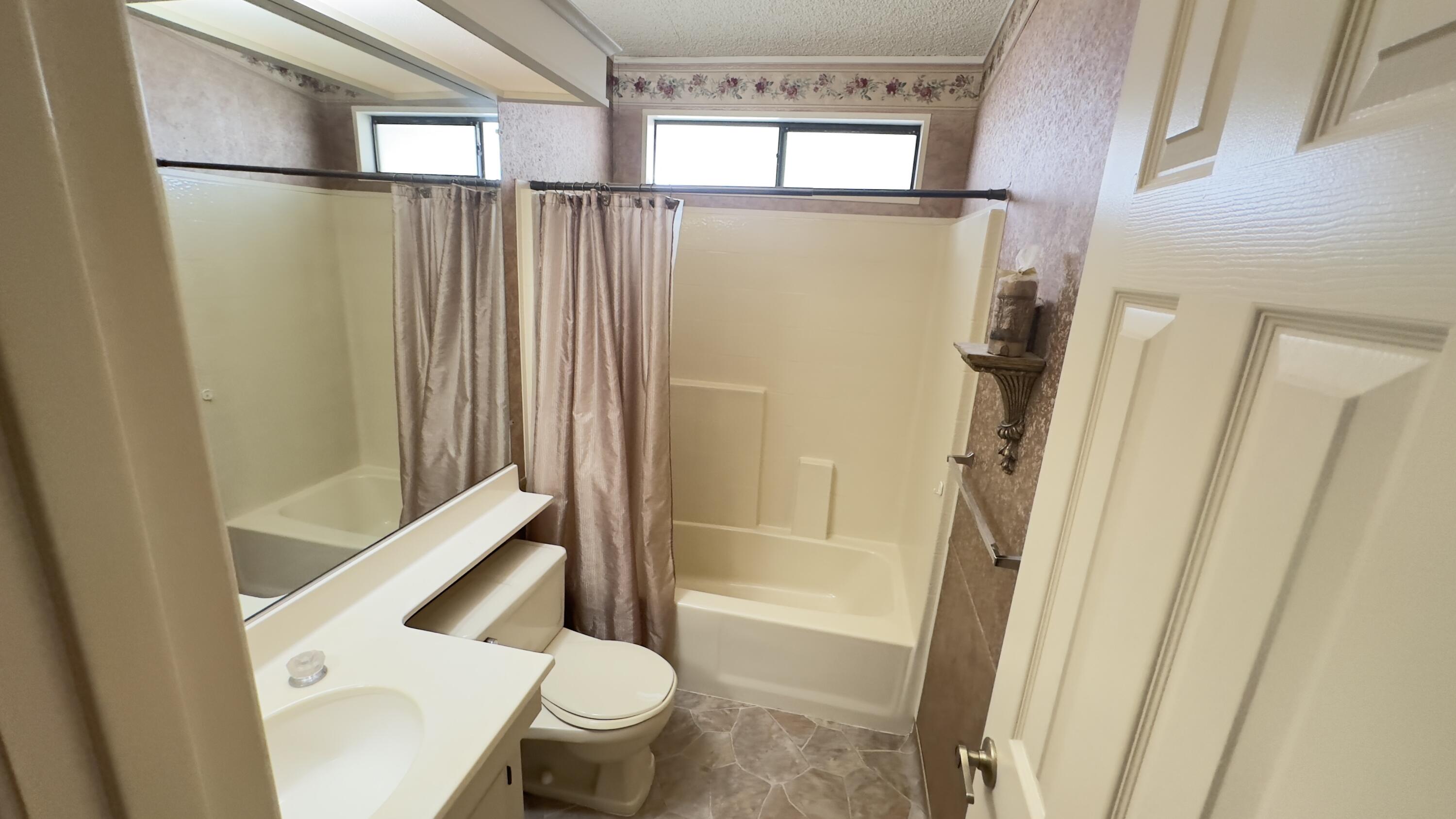 2459 N Oaks St #28, Tulare, CA 93274