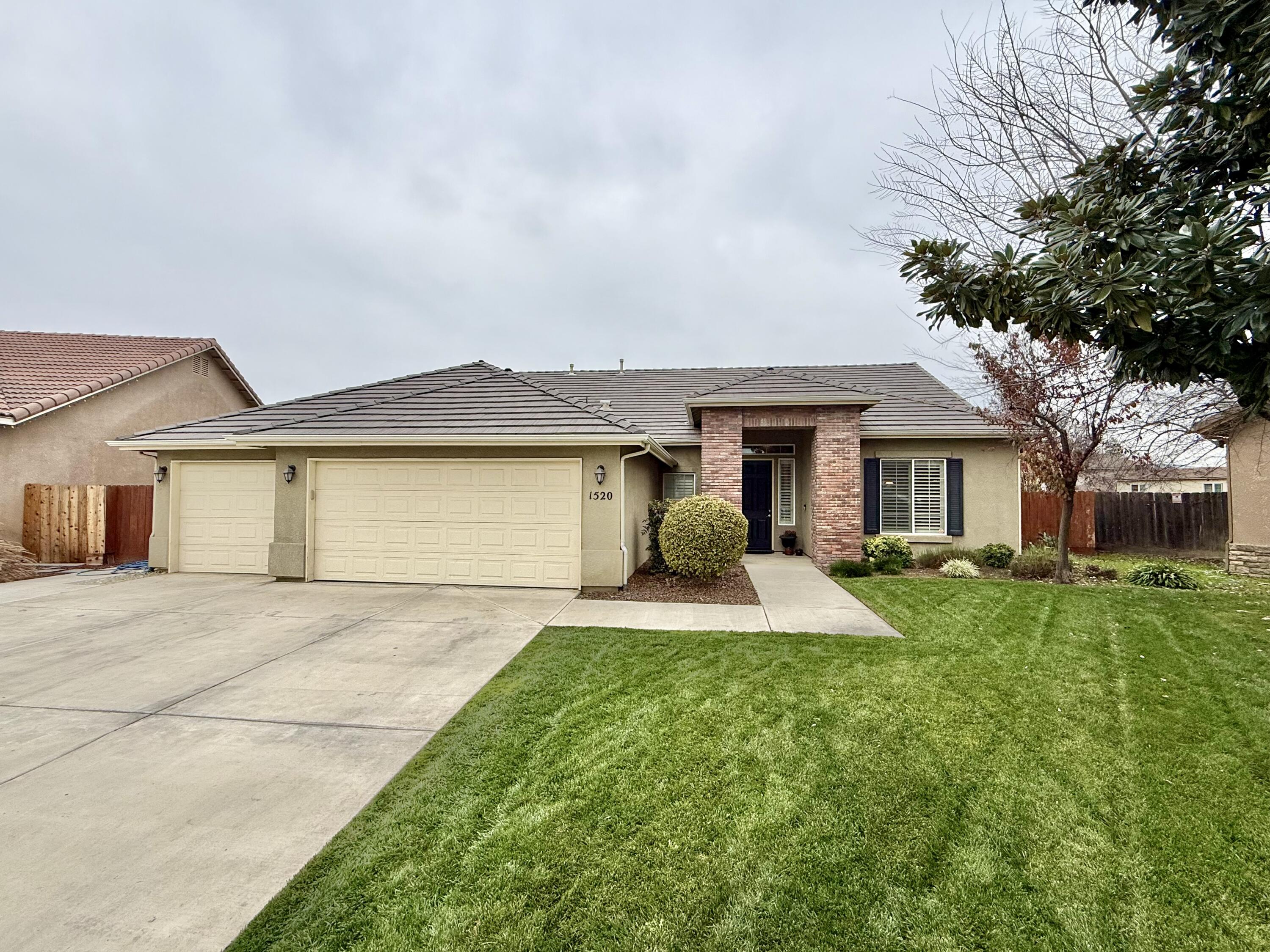 1520 W San Lucia Ave, Porterville, CA 93257