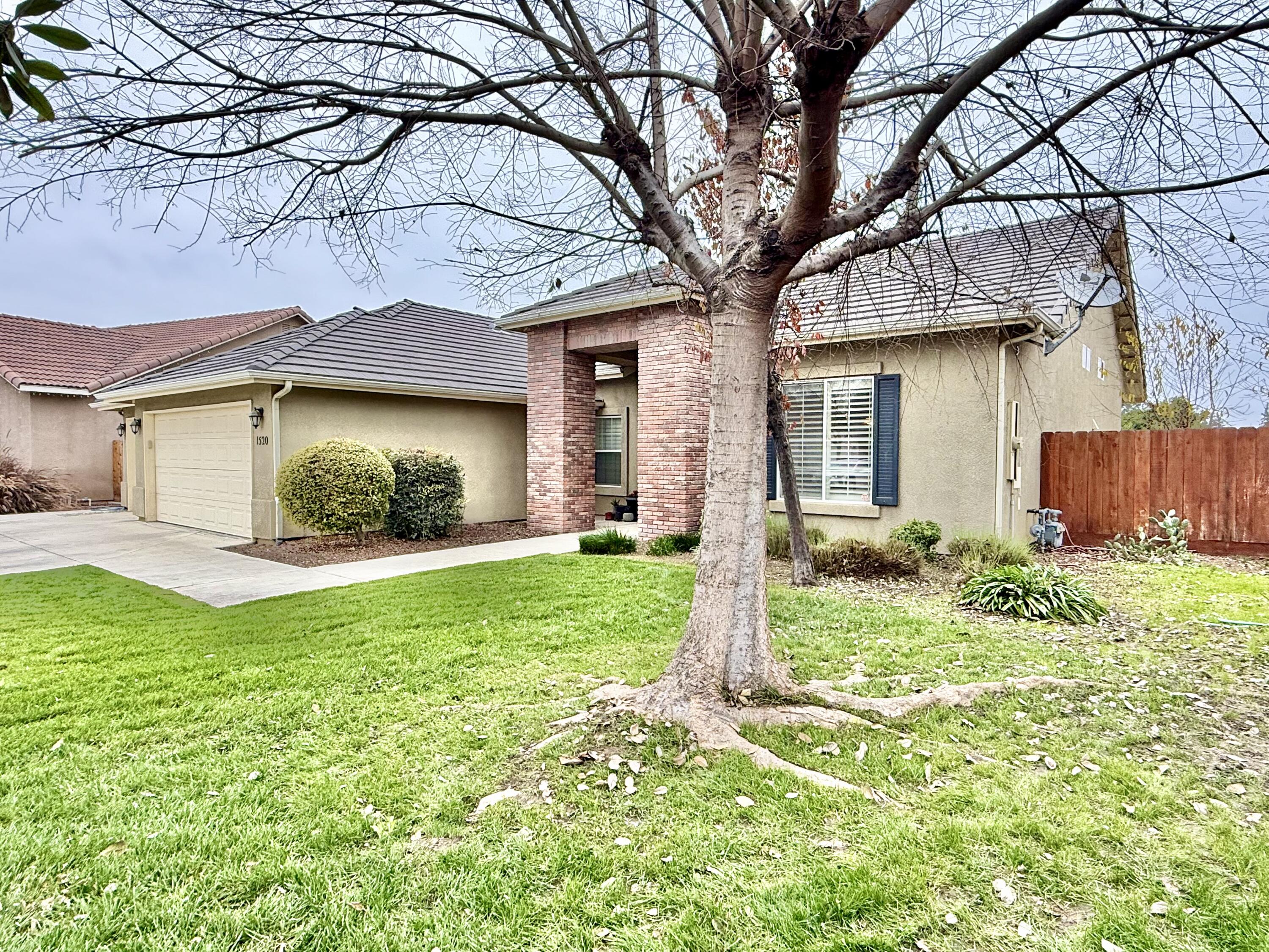 1520 W San Lucia Ave, Porterville, CA 93257