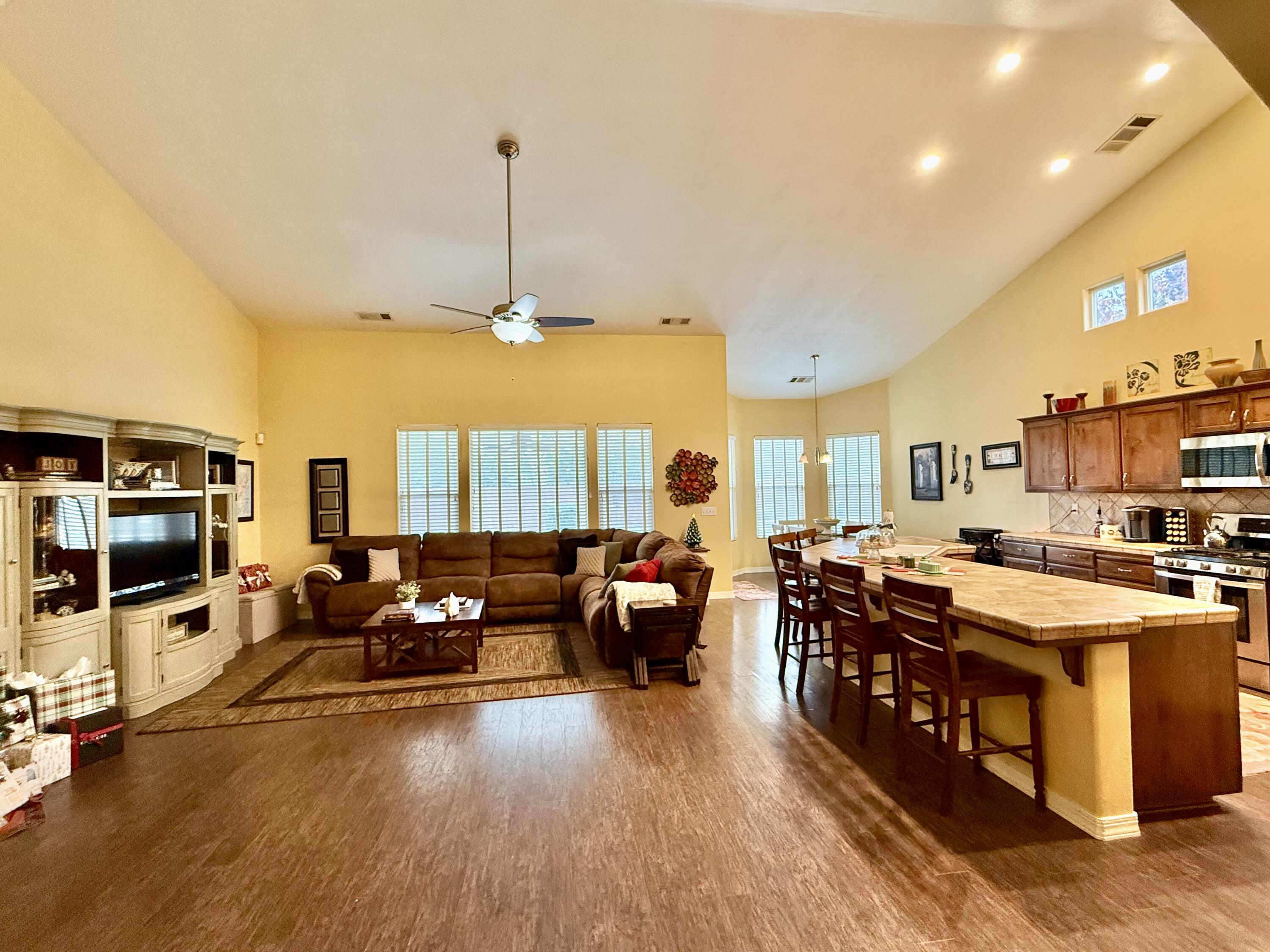 1520 W San Lucia Ave, Porterville, CA 93257