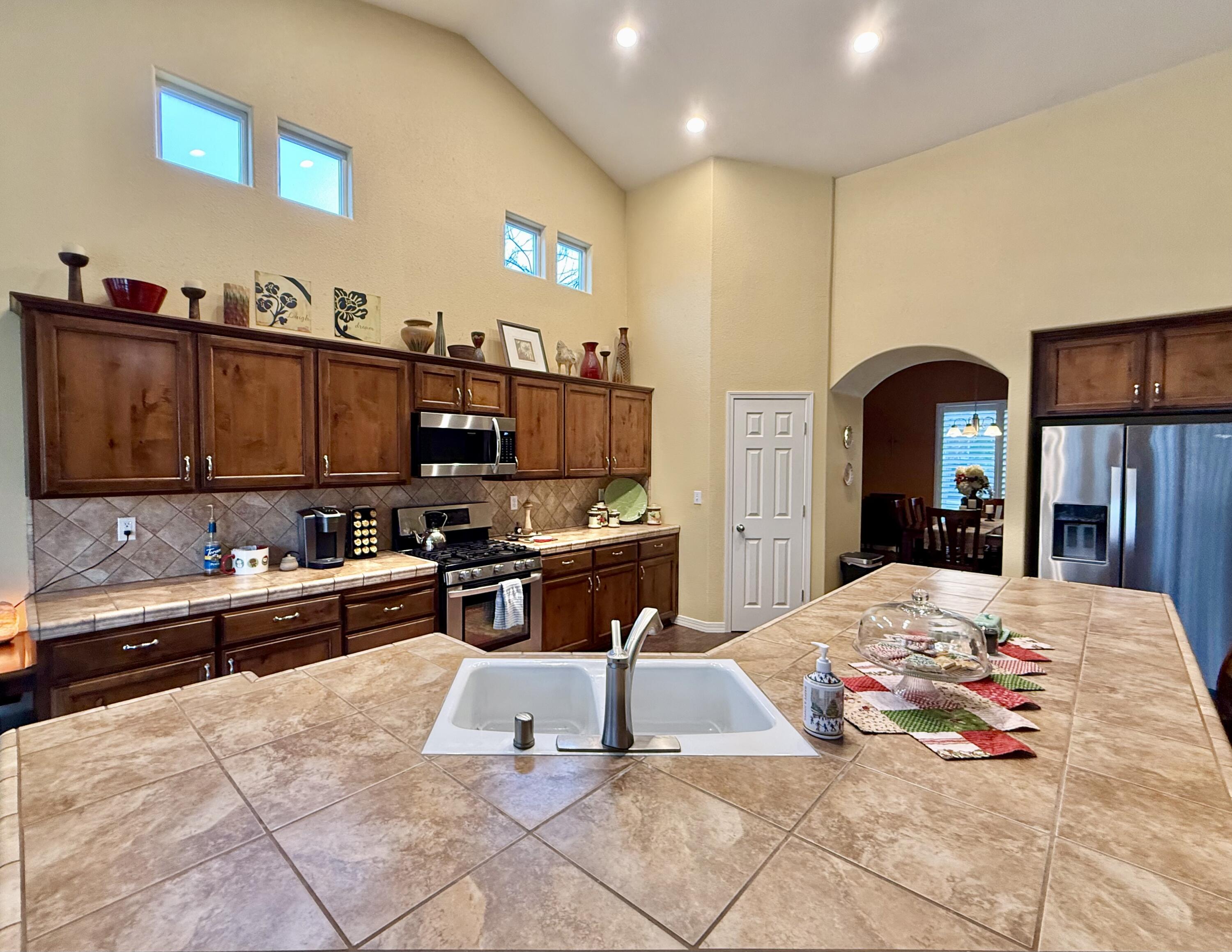 1520 W San Lucia Ave, Porterville, CA 93257