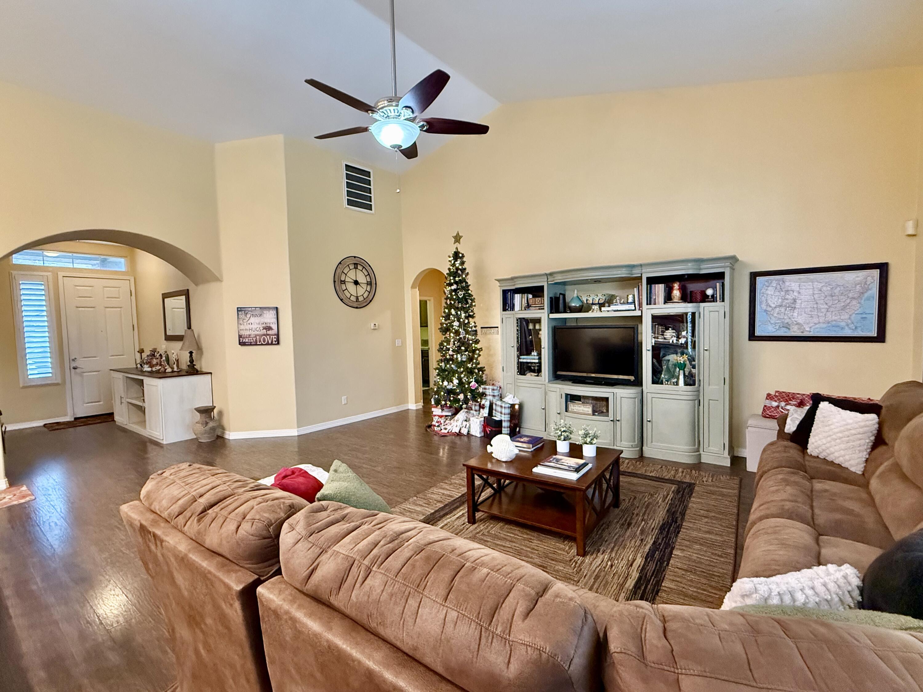 1520 W San Lucia Ave, Porterville, CA 93257