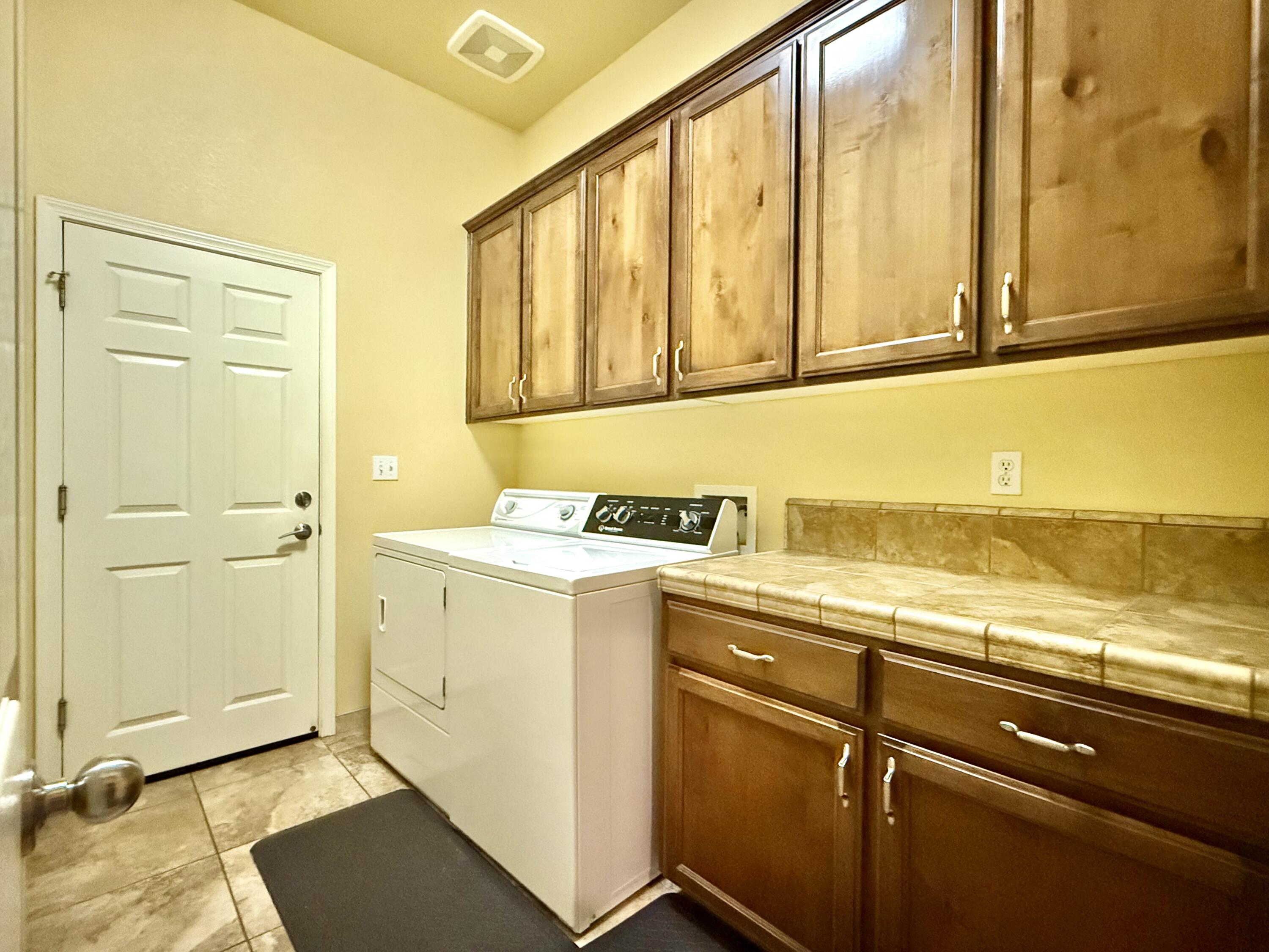 1520 W San Lucia Ave, Porterville, CA 93257