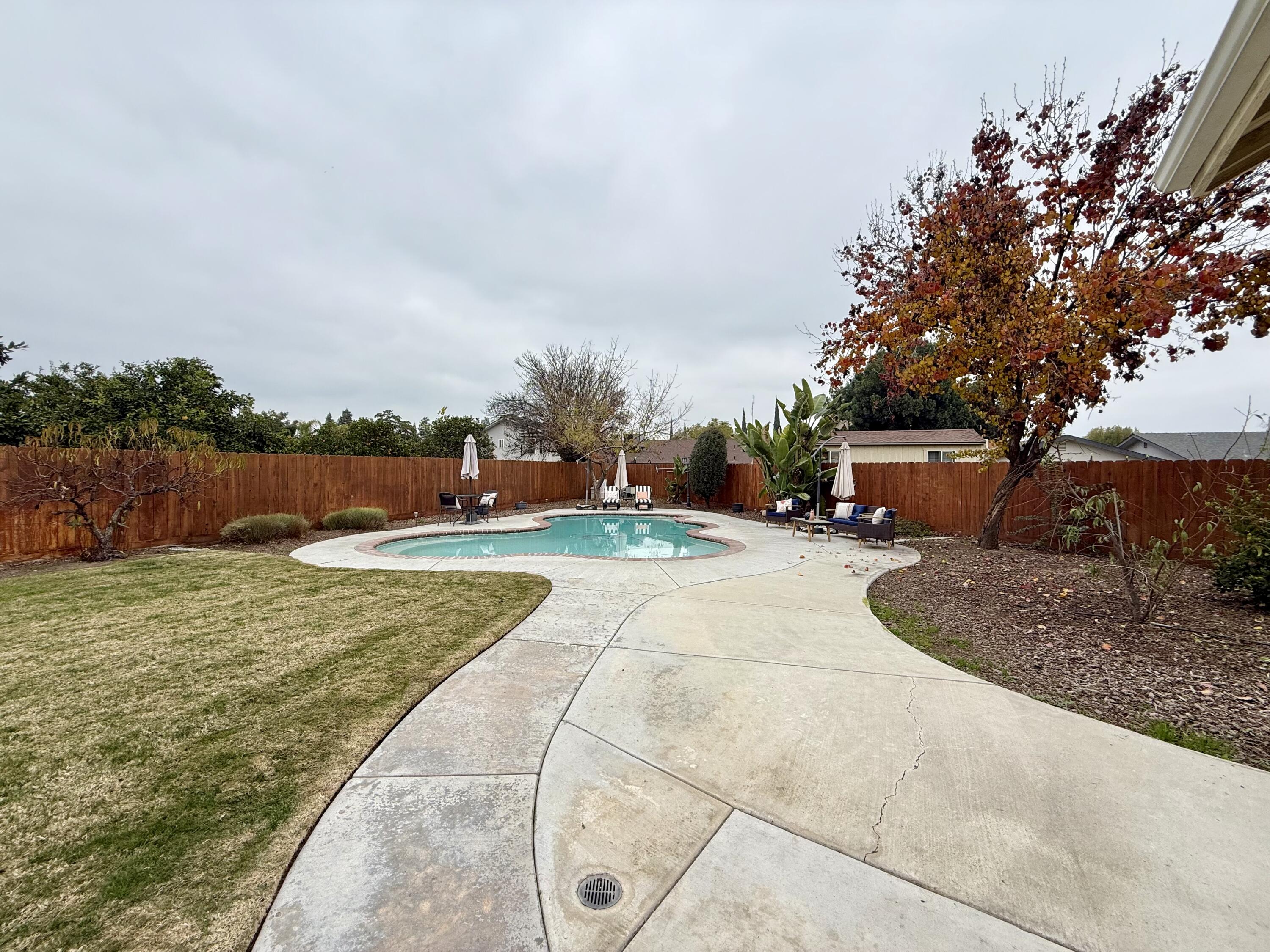 1520 W San Lucia Ave, Porterville, CA 93257