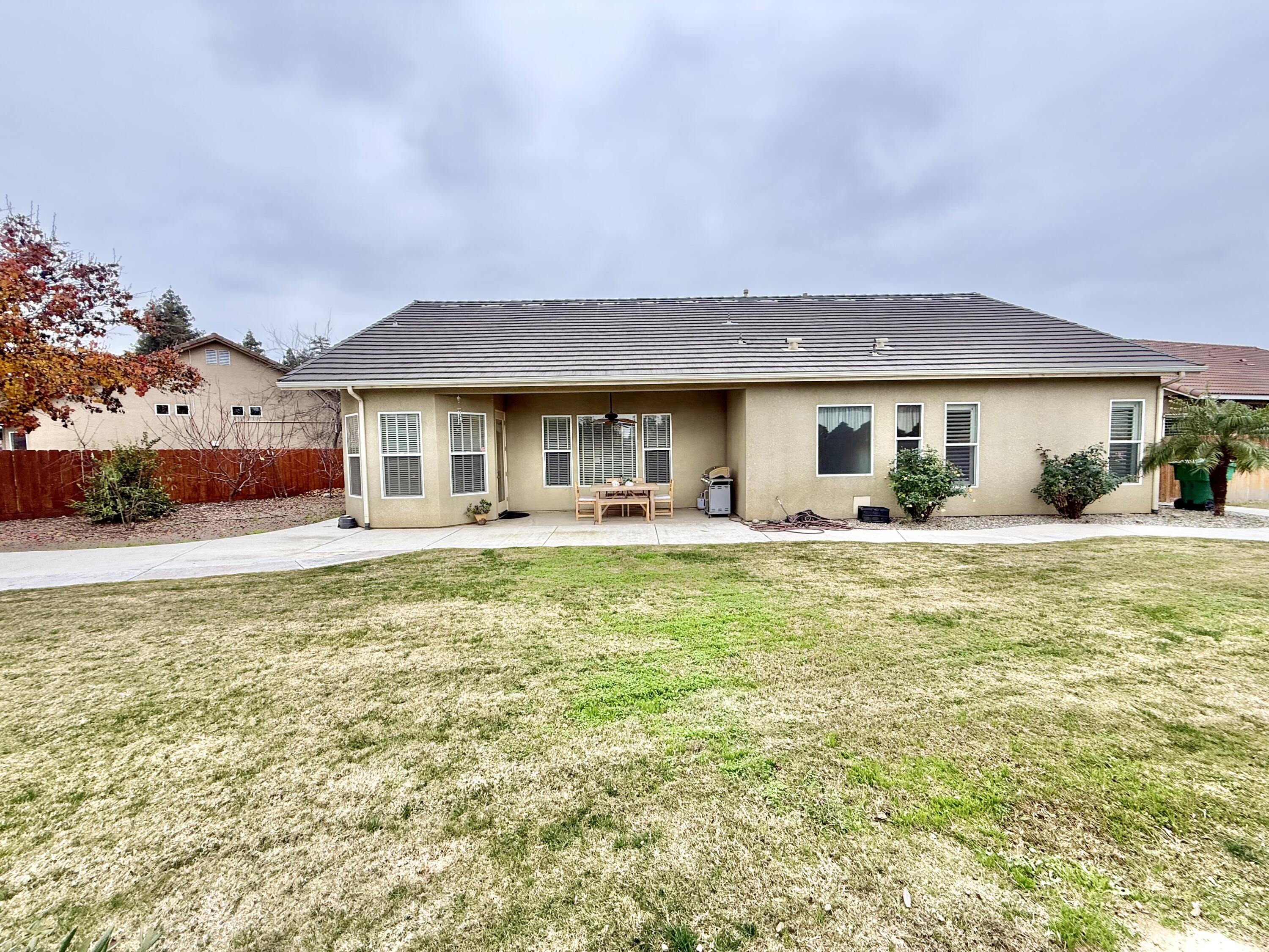 1520 W San Lucia Ave, Porterville, CA 93257