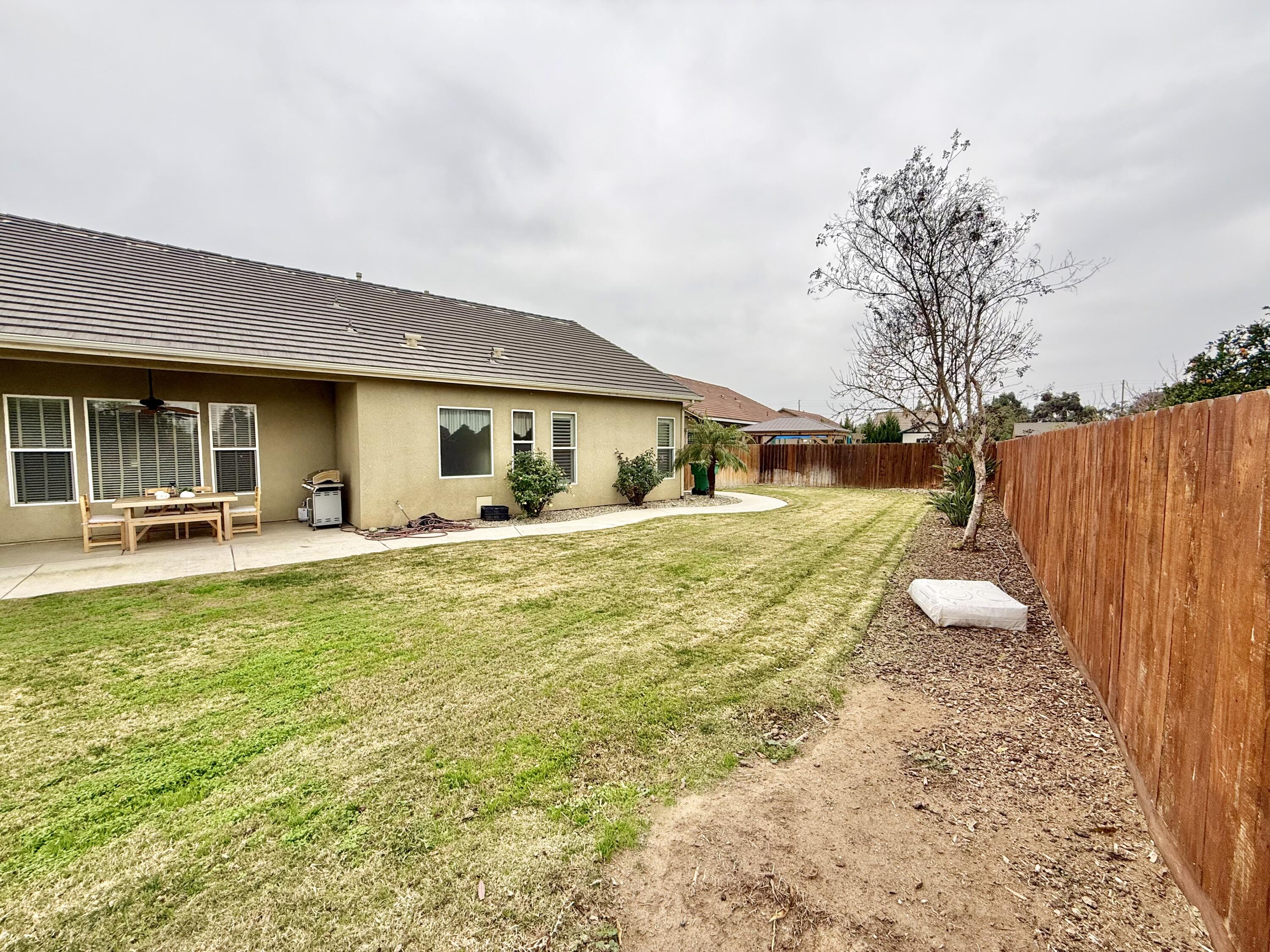 1520 W San Lucia Ave, Porterville, CA 93257