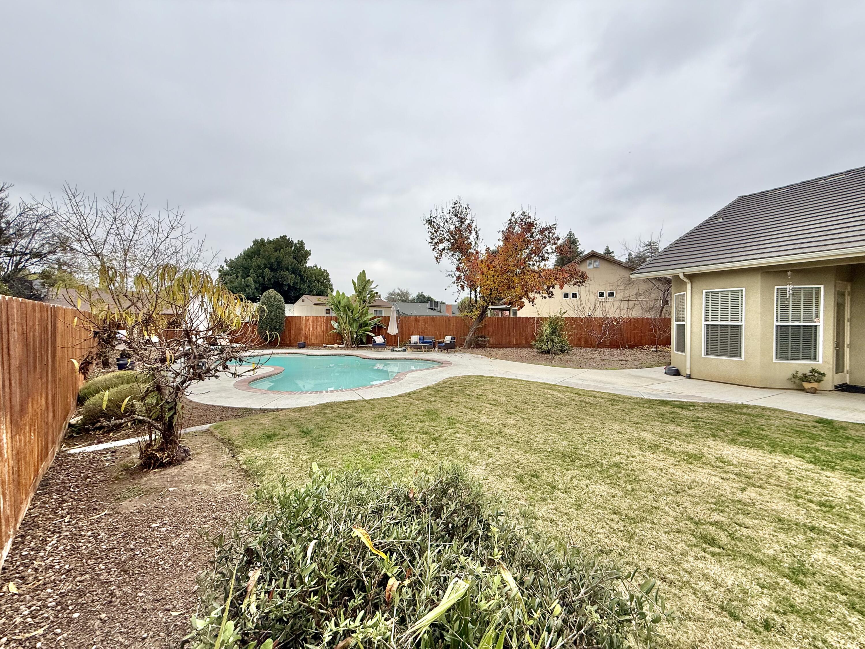 1520 W San Lucia Ave, Porterville, CA 93257