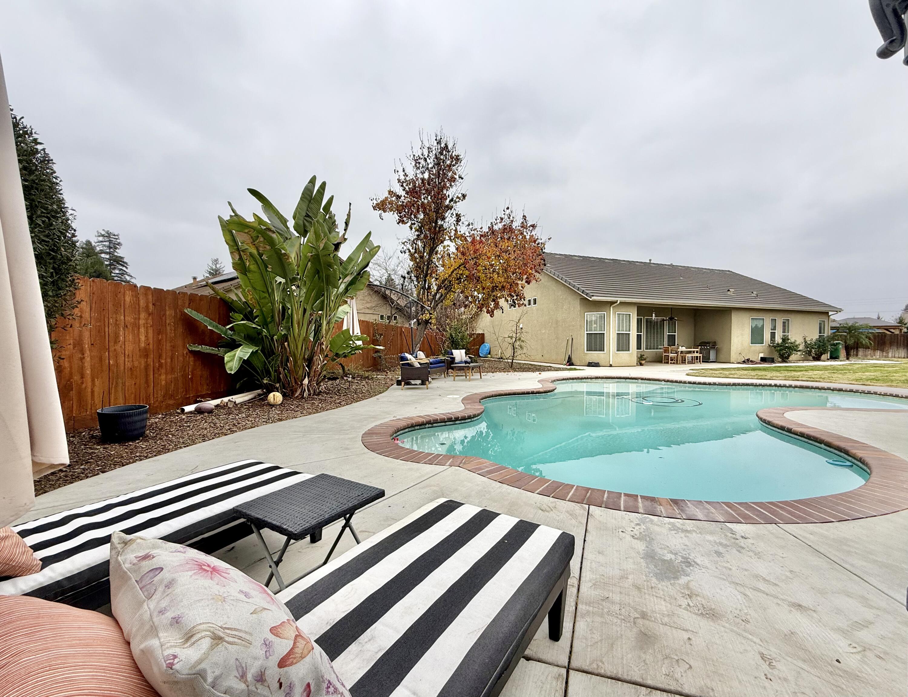 1520 W San Lucia Ave, Porterville, CA 93257