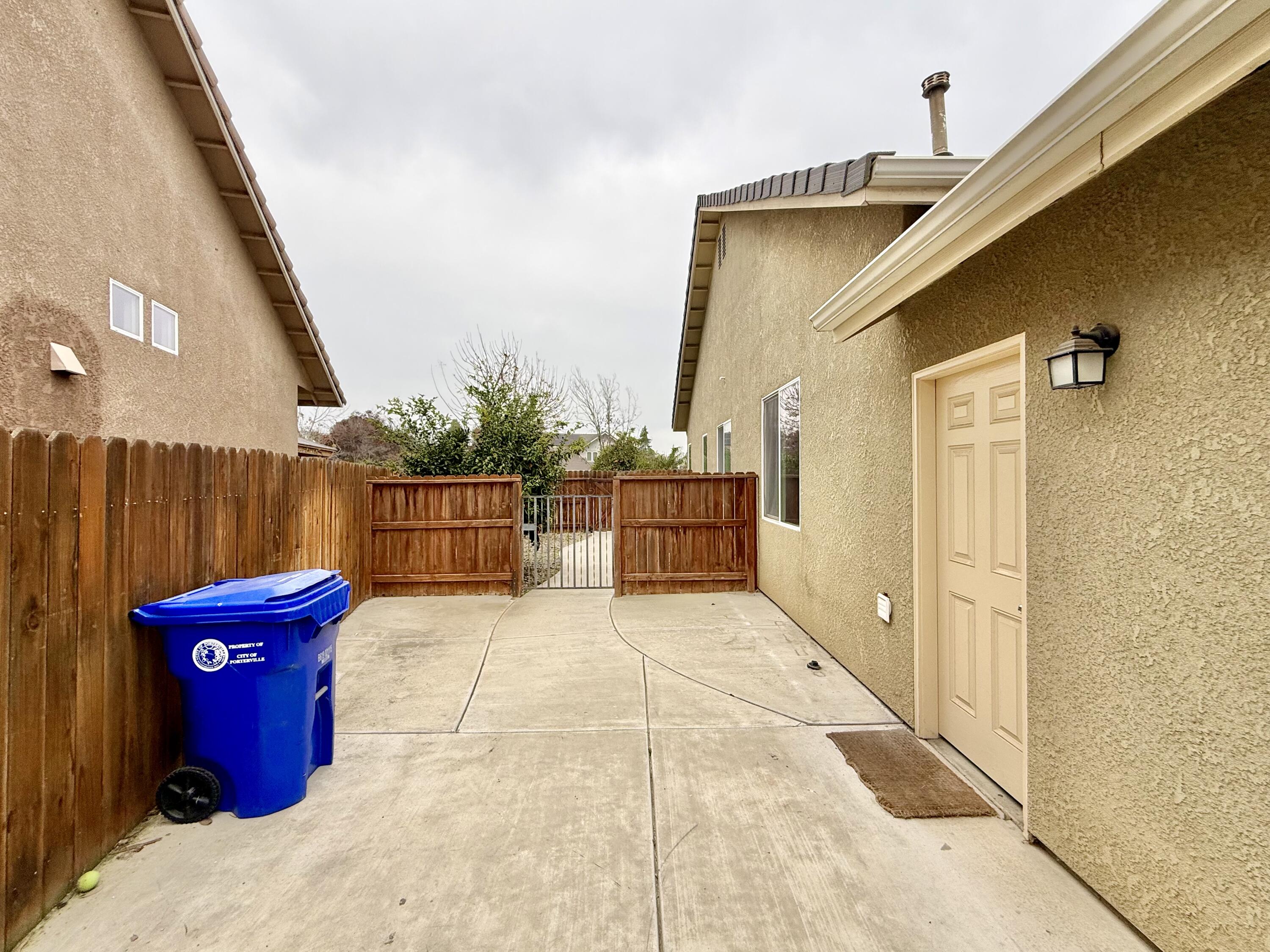 1520 W San Lucia Ave, Porterville, CA 93257