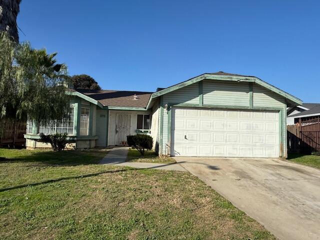 370 W Beechwood Dr, Tulare, CA 93274