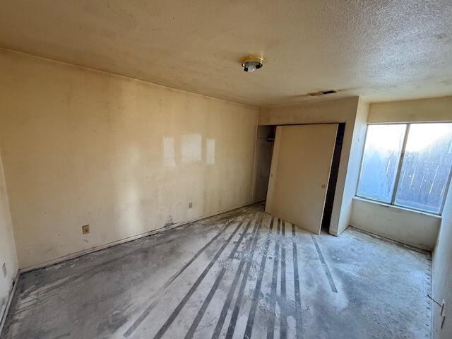 370 W Beechwood Dr, Tulare, CA 93274