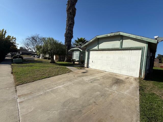 370 W Beechwood Dr, Tulare, CA 93274