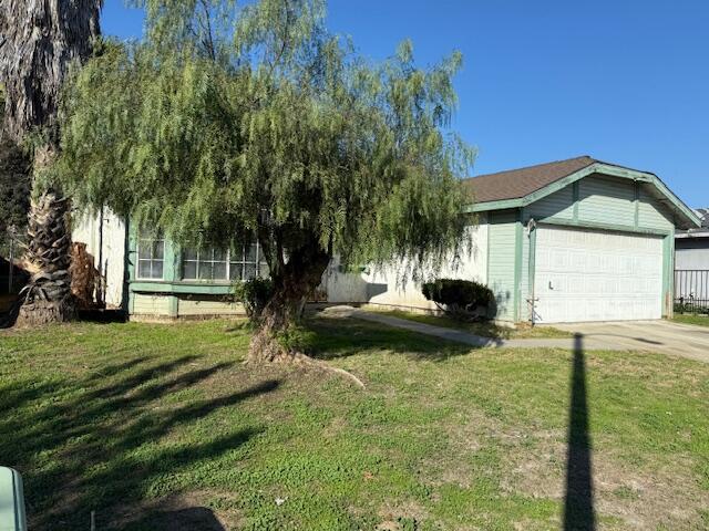 370 W Beechwood Dr, Tulare, CA 93274