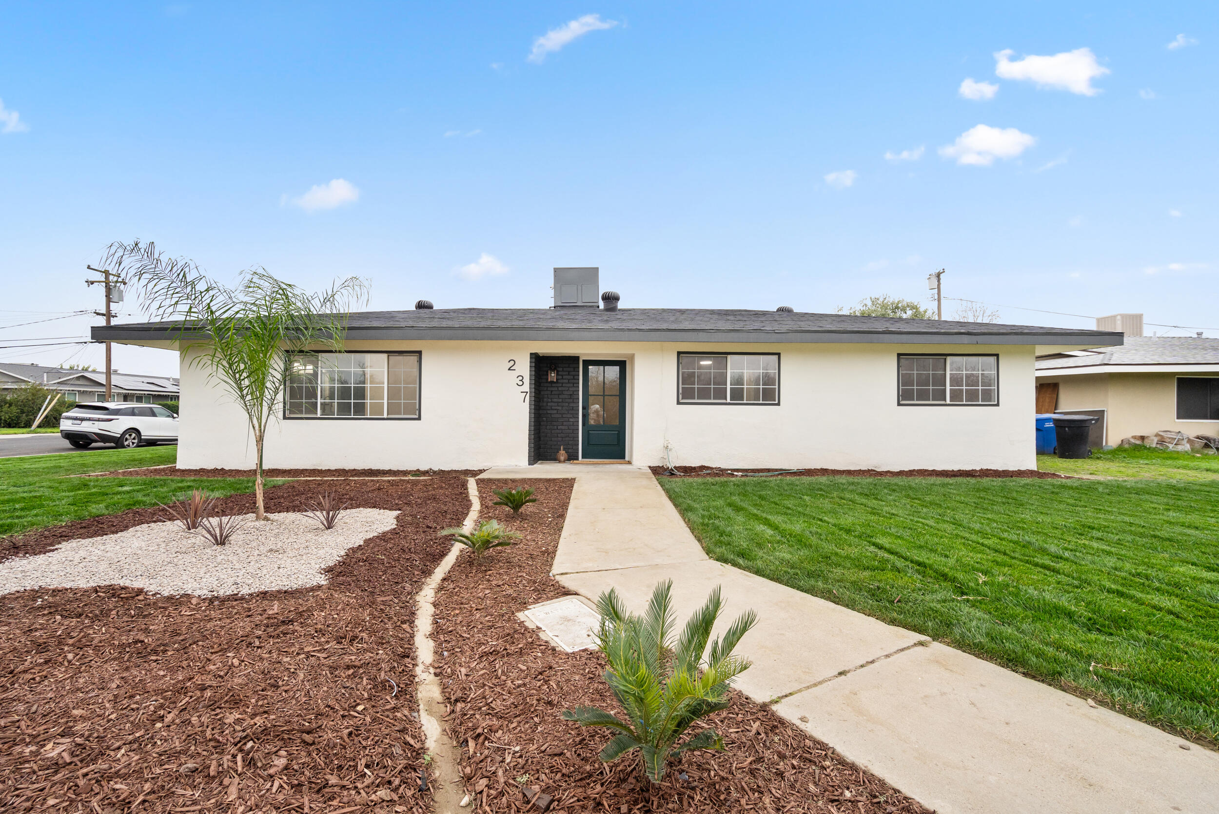 237 W Glendale Ave, Lemoore, CA 93245
