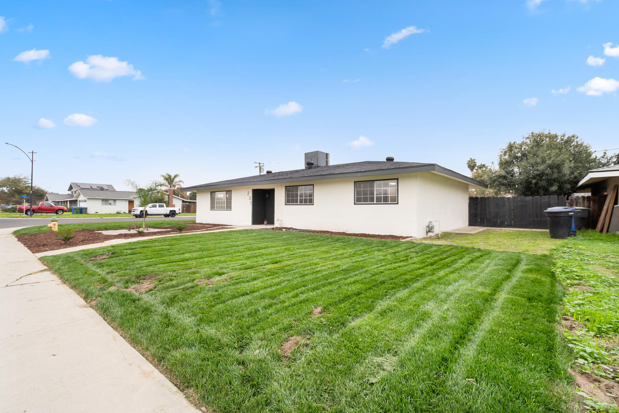 237 W Glendale Ave, Lemoore, CA 93245