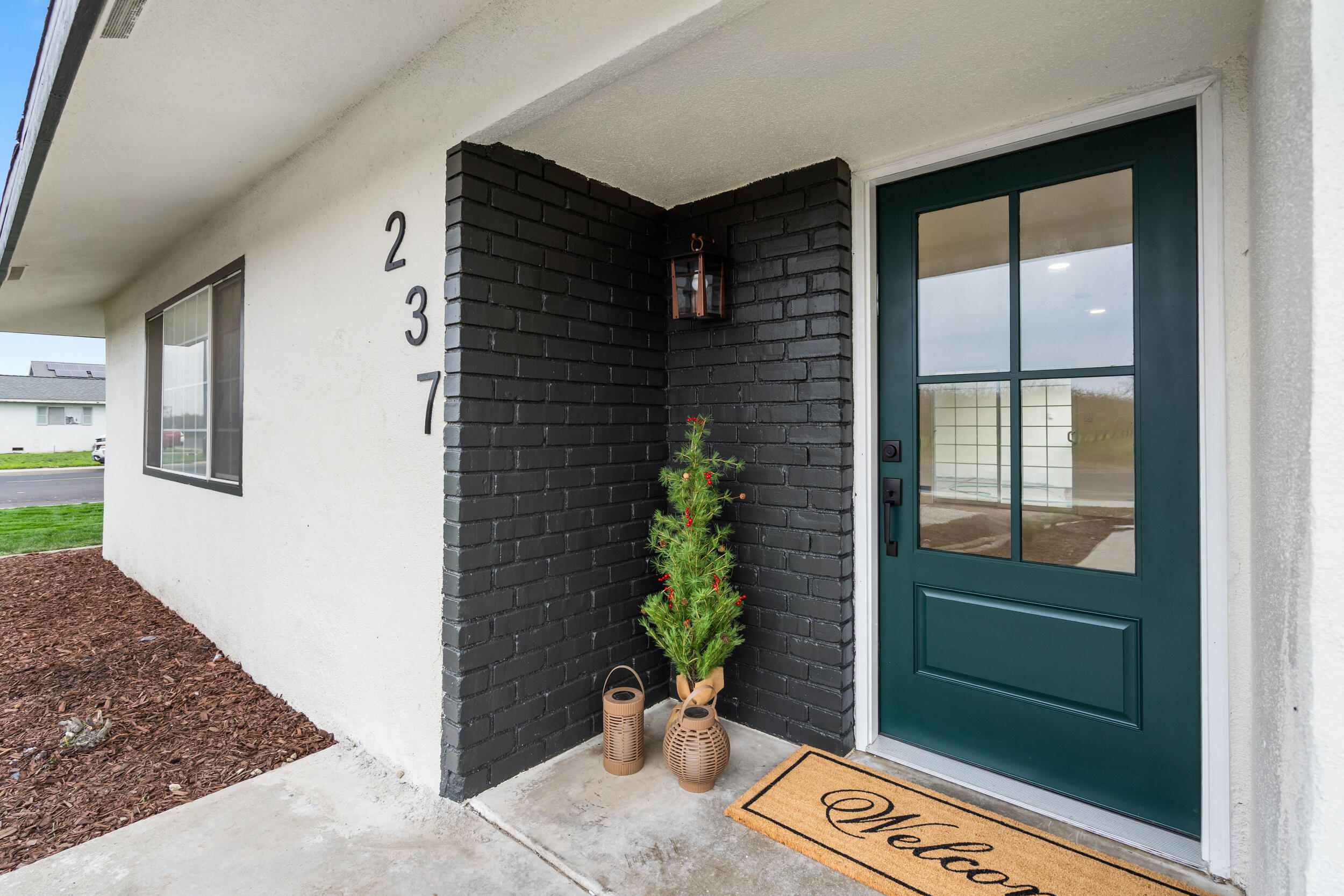 237 W Glendale Ave, Lemoore, CA 93245