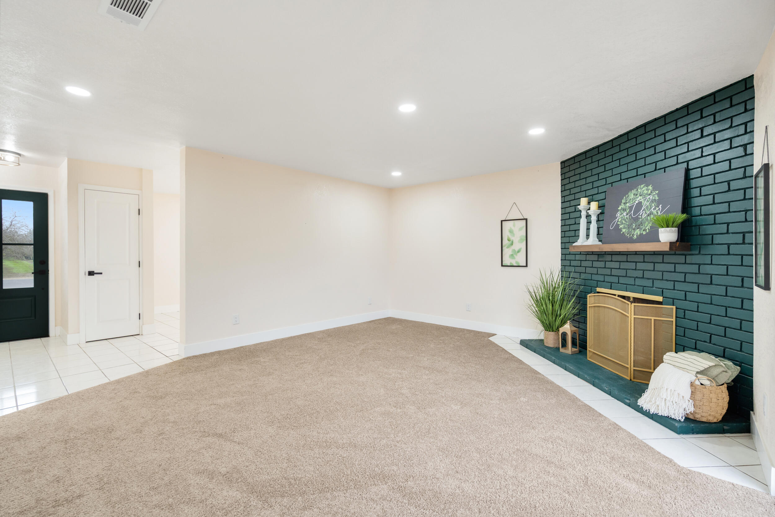 237 W Glendale Ave, Lemoore, CA 93245