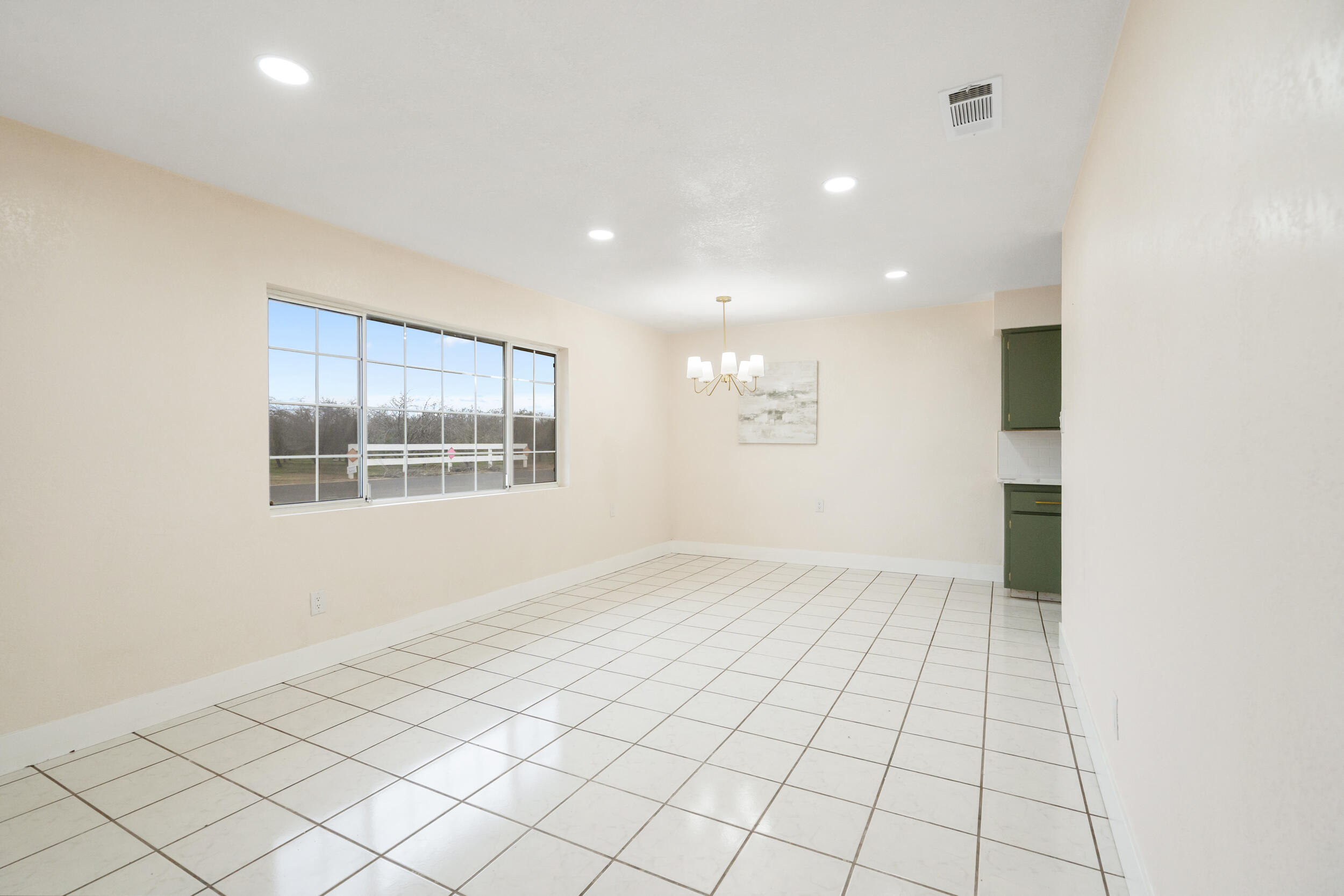 237 W Glendale Ave, Lemoore, CA 93245