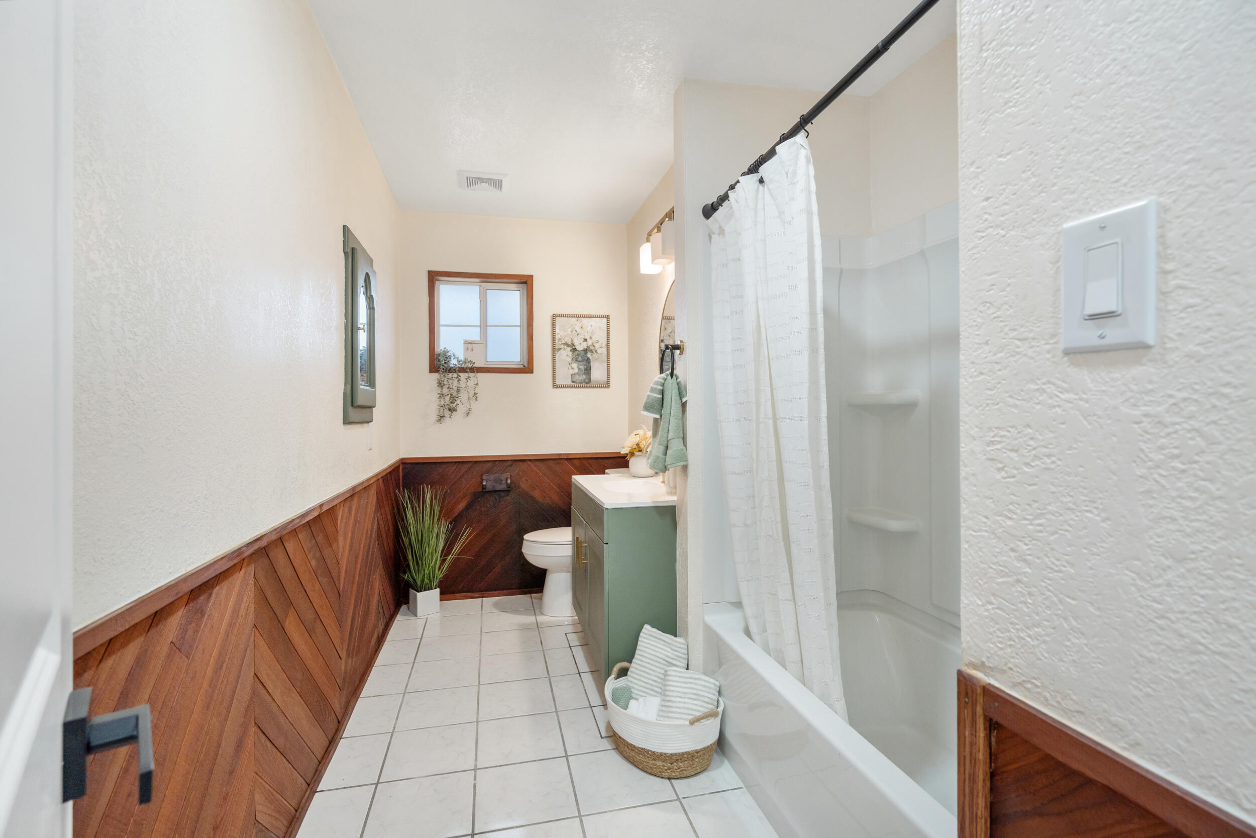 237 W Glendale Ave, Lemoore, CA 93245