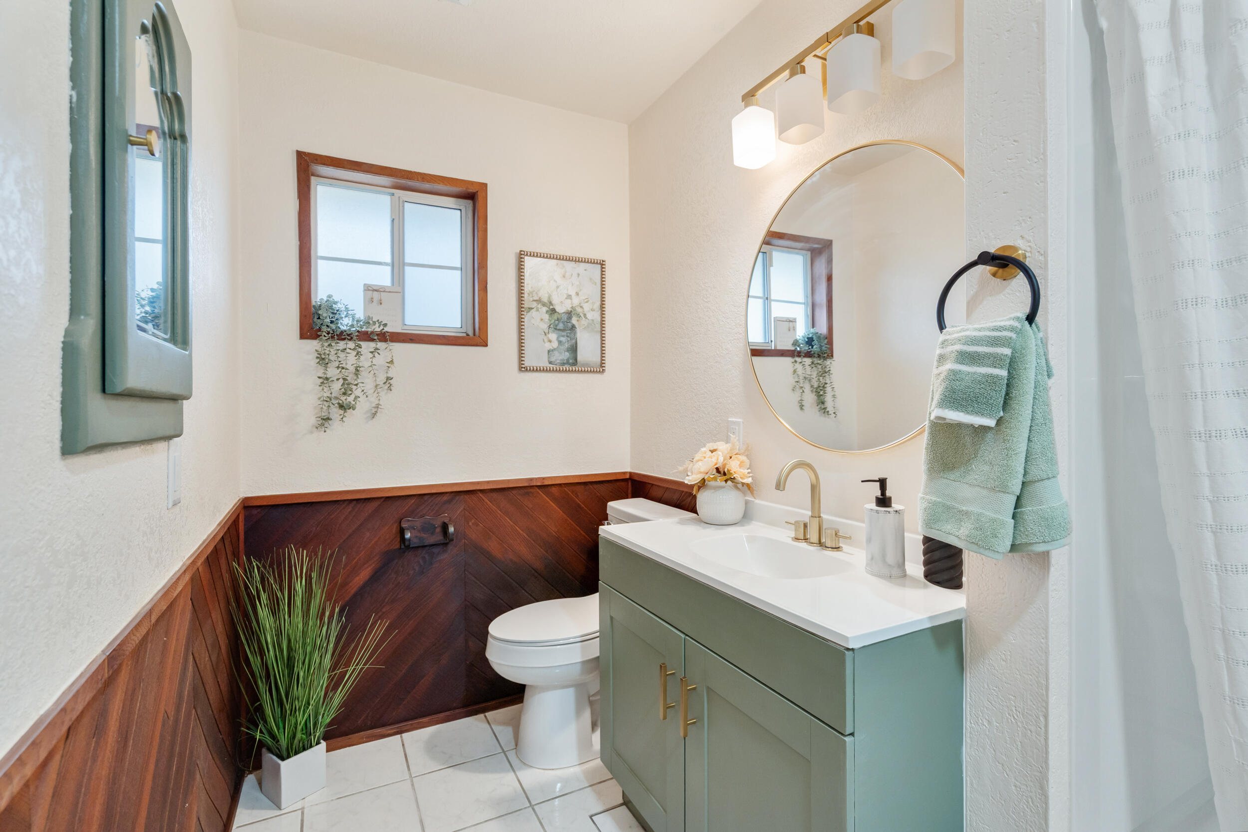 237 W Glendale Ave, Lemoore, CA 93245