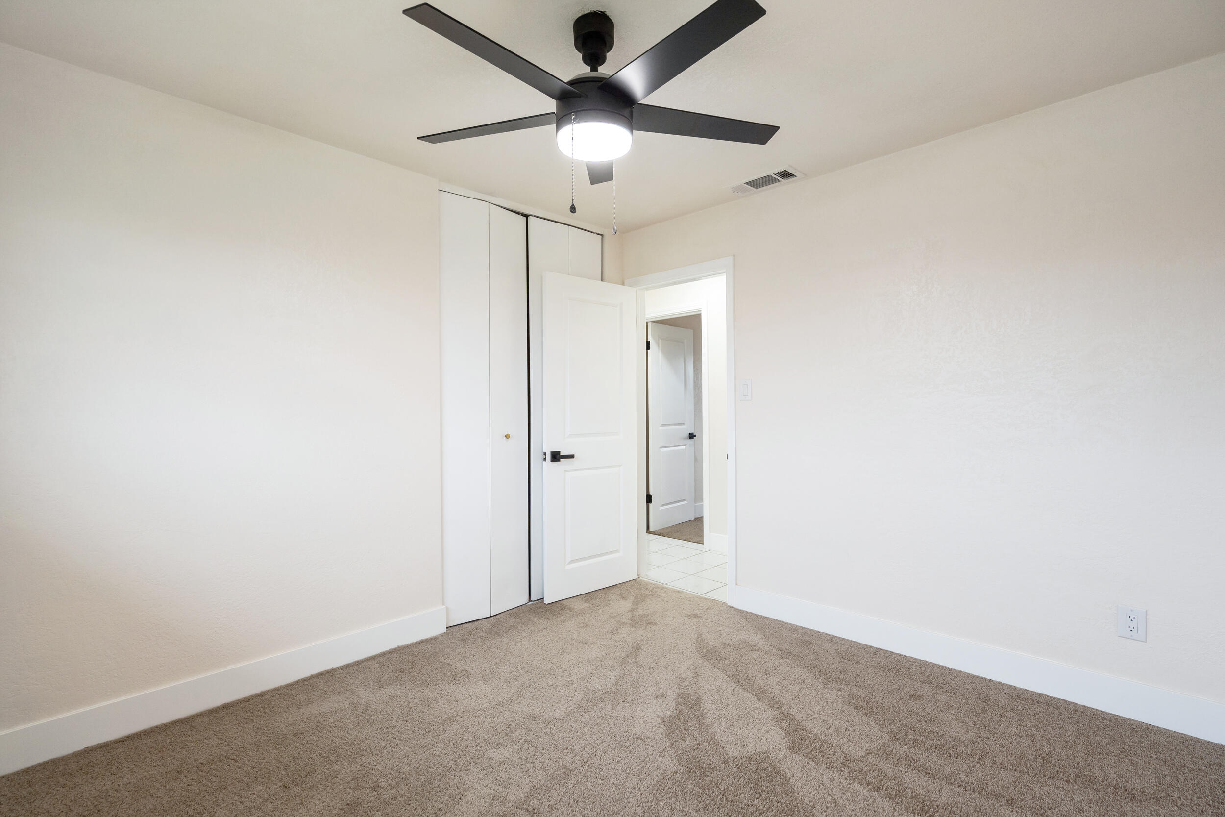 237 W Glendale Ave, Lemoore, CA 93245