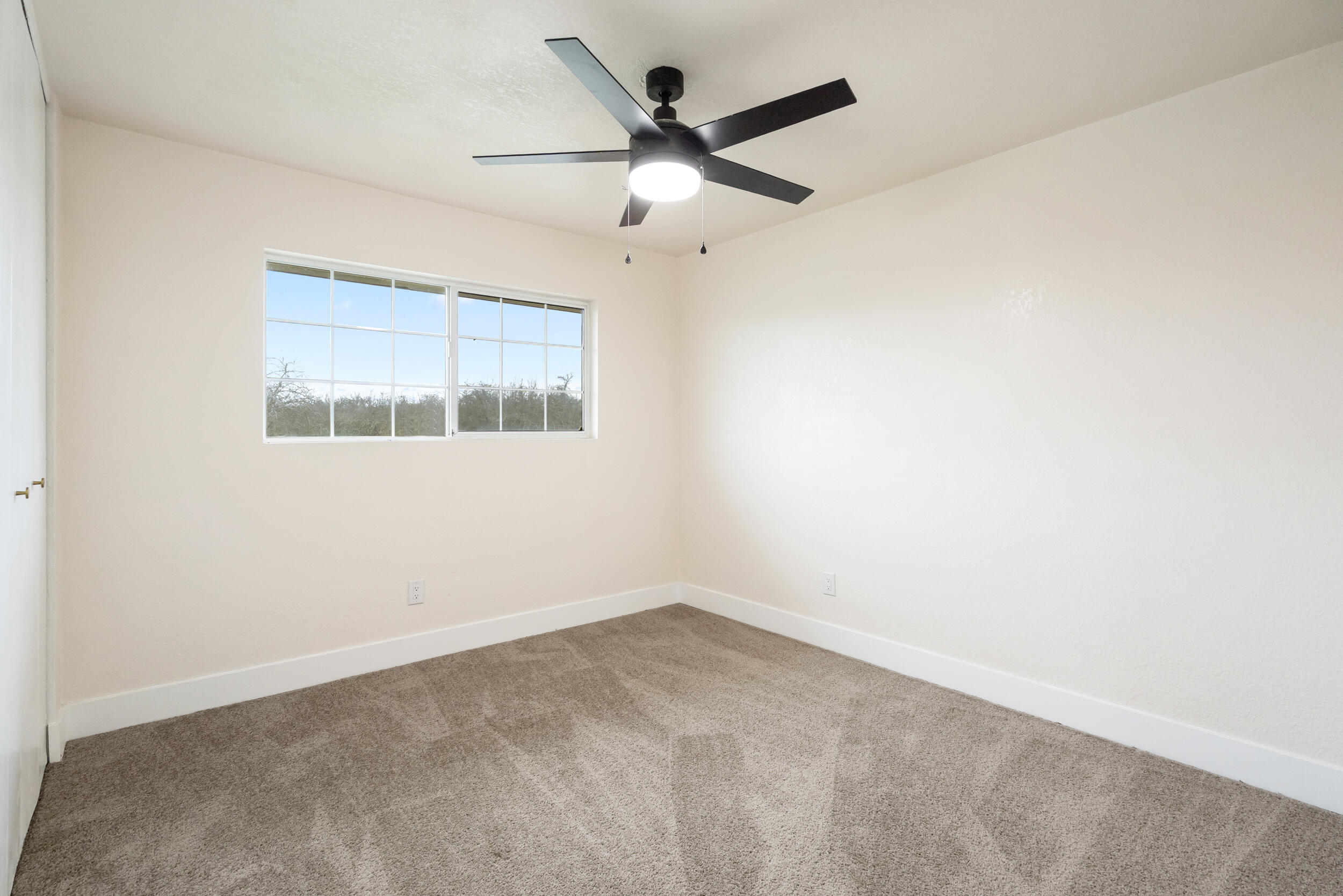 237 W Glendale Ave, Lemoore, CA 93245