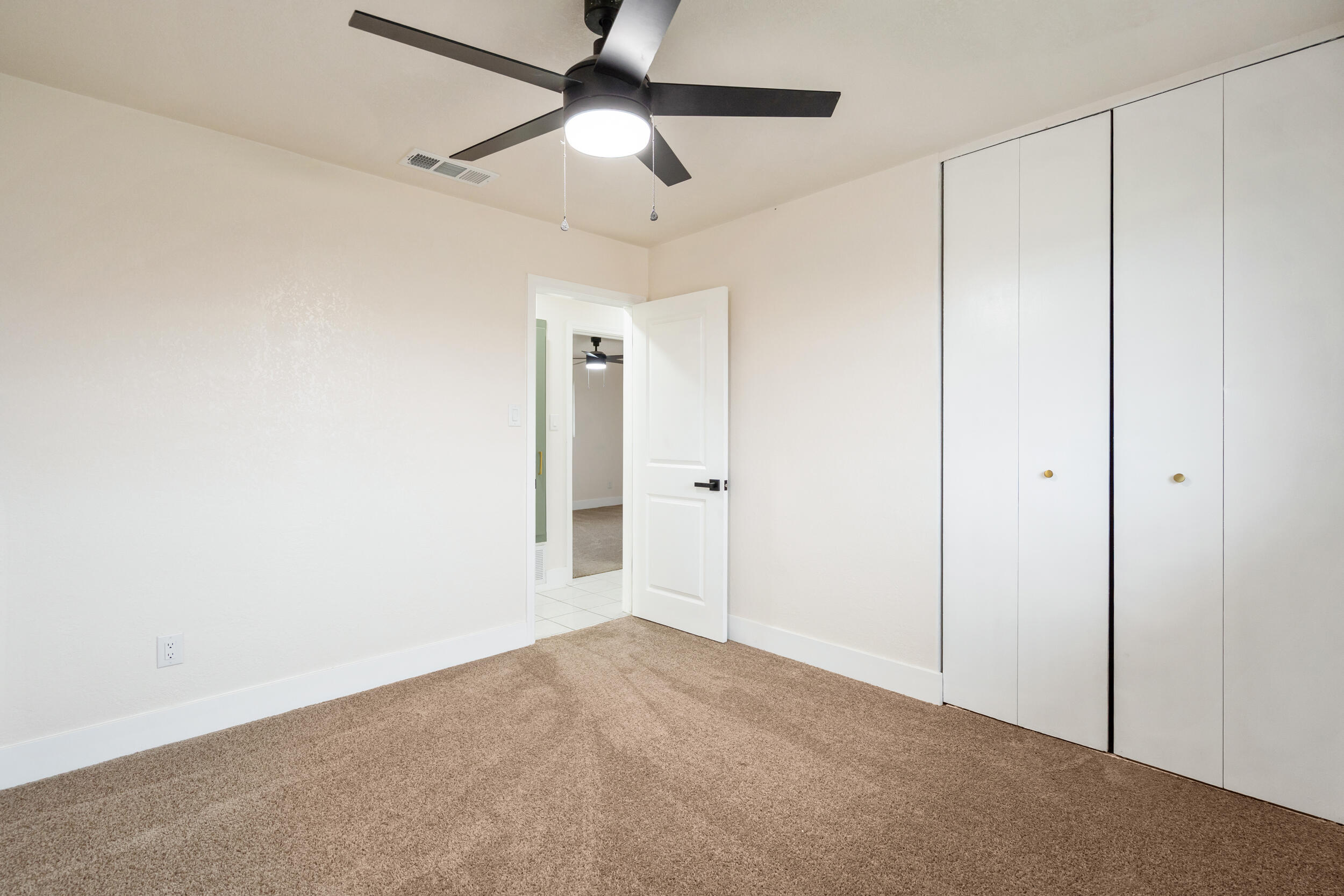 237 W Glendale Ave, Lemoore, CA 93245