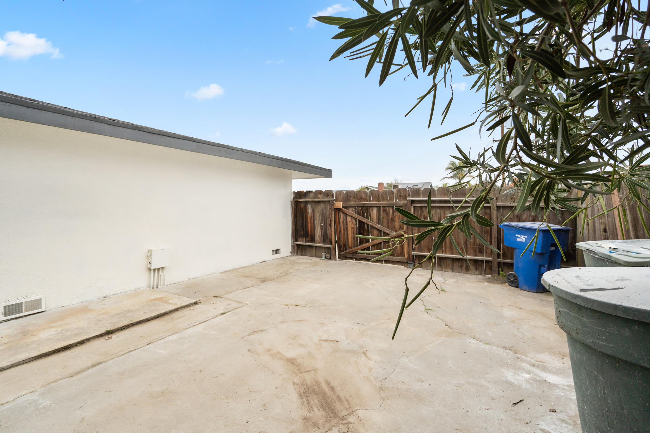 237 W Glendale Ave, Lemoore, CA 93245