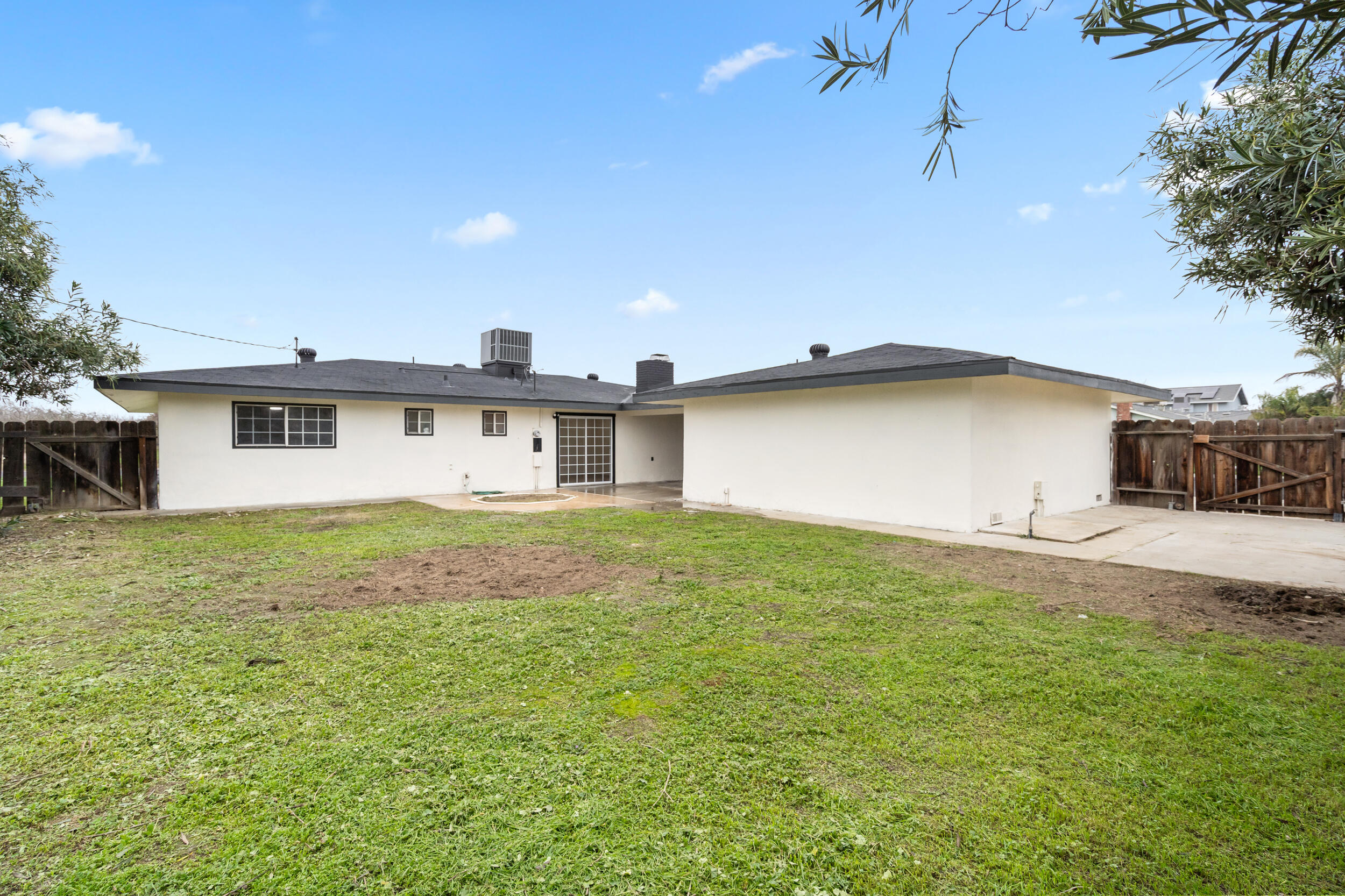 237 W Glendale Ave, Lemoore, CA 93245