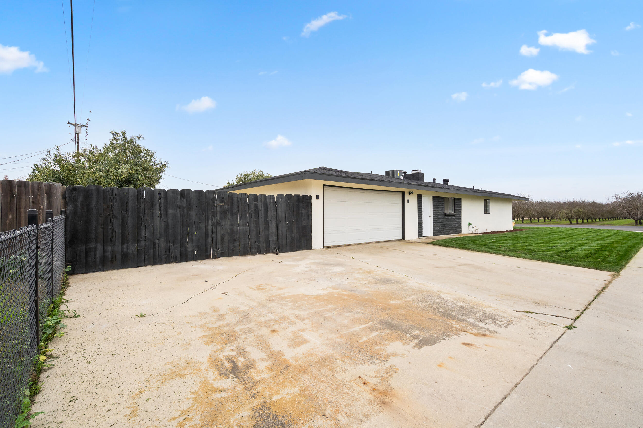 237 W Glendale Ave, Lemoore, CA 93245