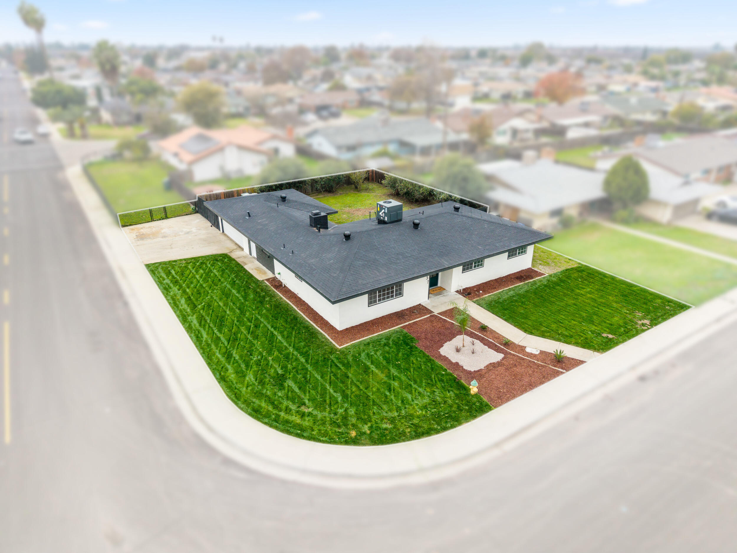 237 W Glendale Ave, Lemoore, CA 93245