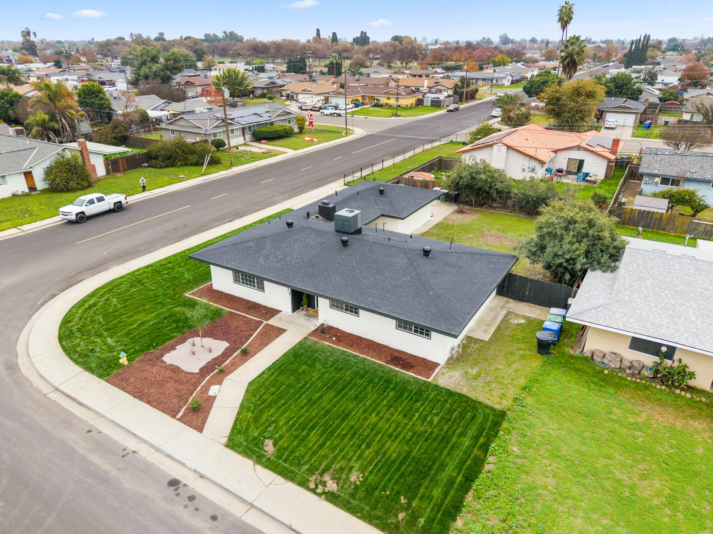 237 W Glendale Ave, Lemoore, CA 93245