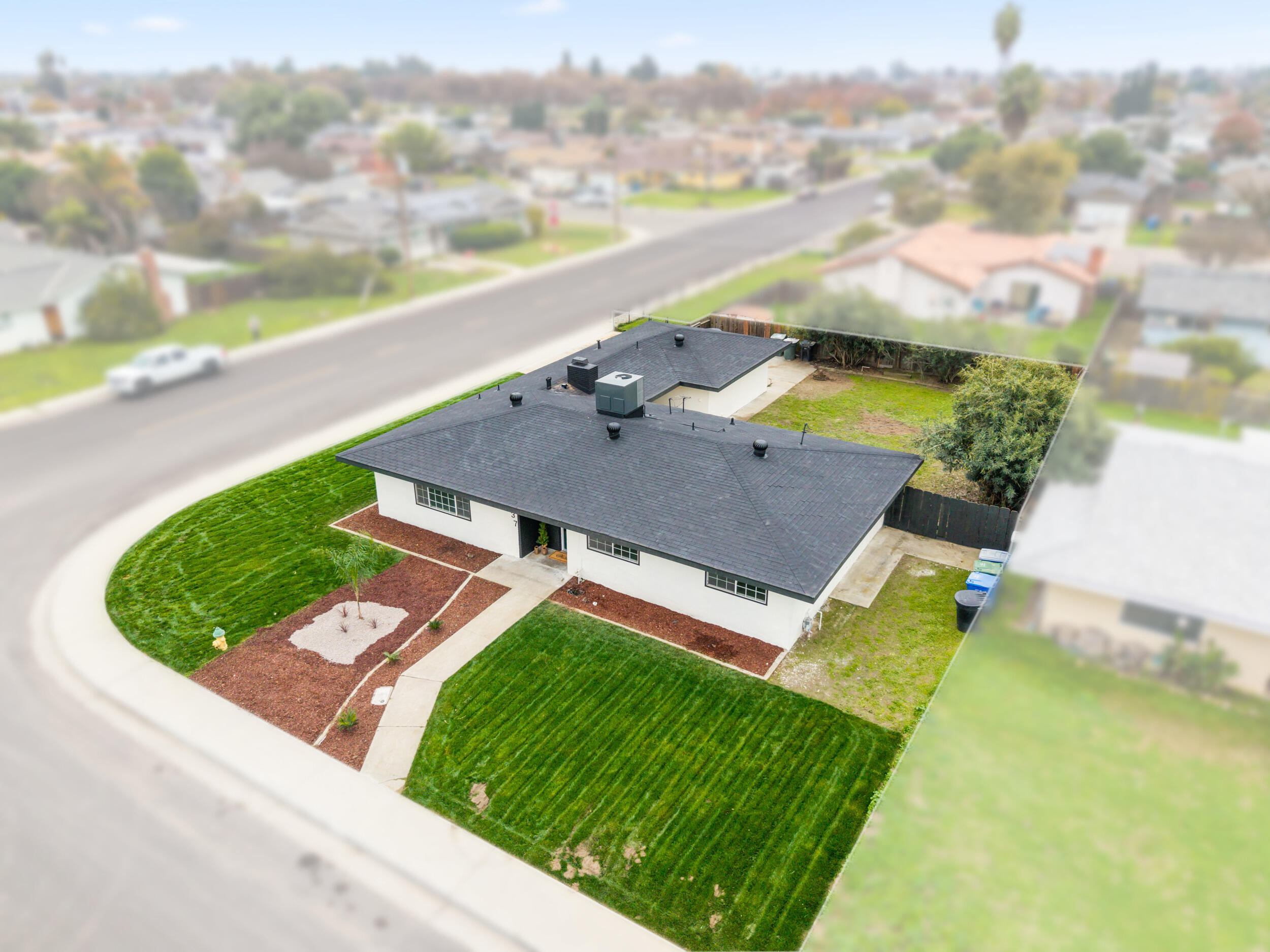 237 W Glendale Ave, Lemoore, CA 93245