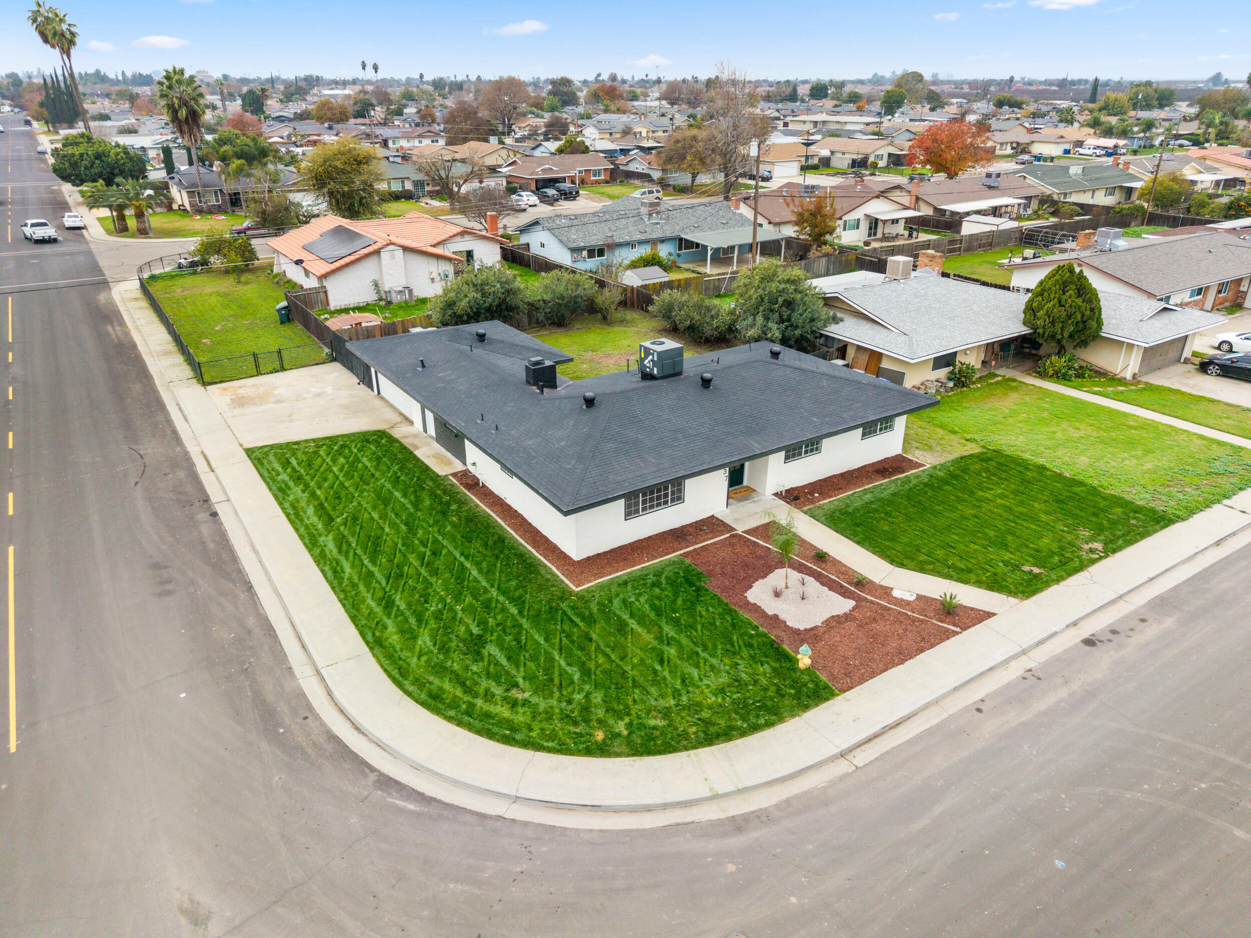 237 W Glendale Ave, Lemoore, CA 93245