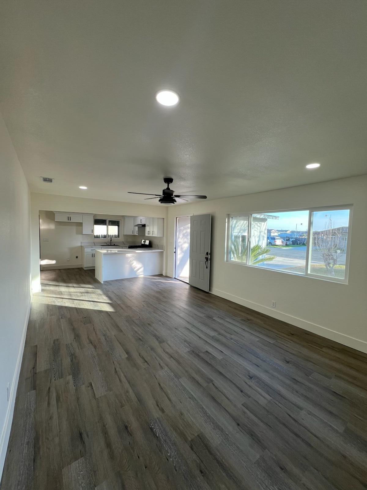 614 N View St, Visalia, CA 93292