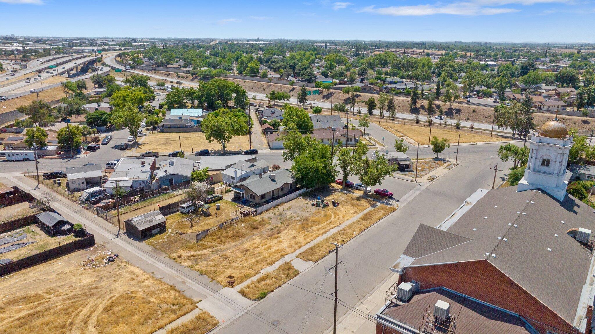 162 E St, Fresno, CA 93706