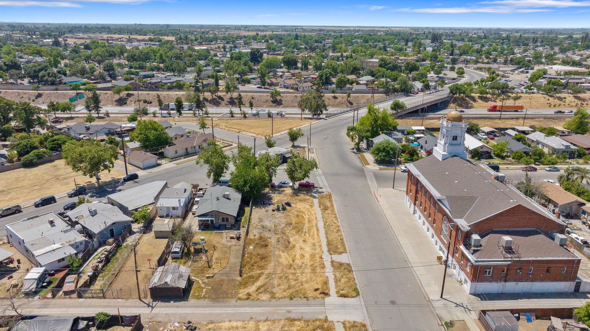 162 E St, Fresno, CA 93706
