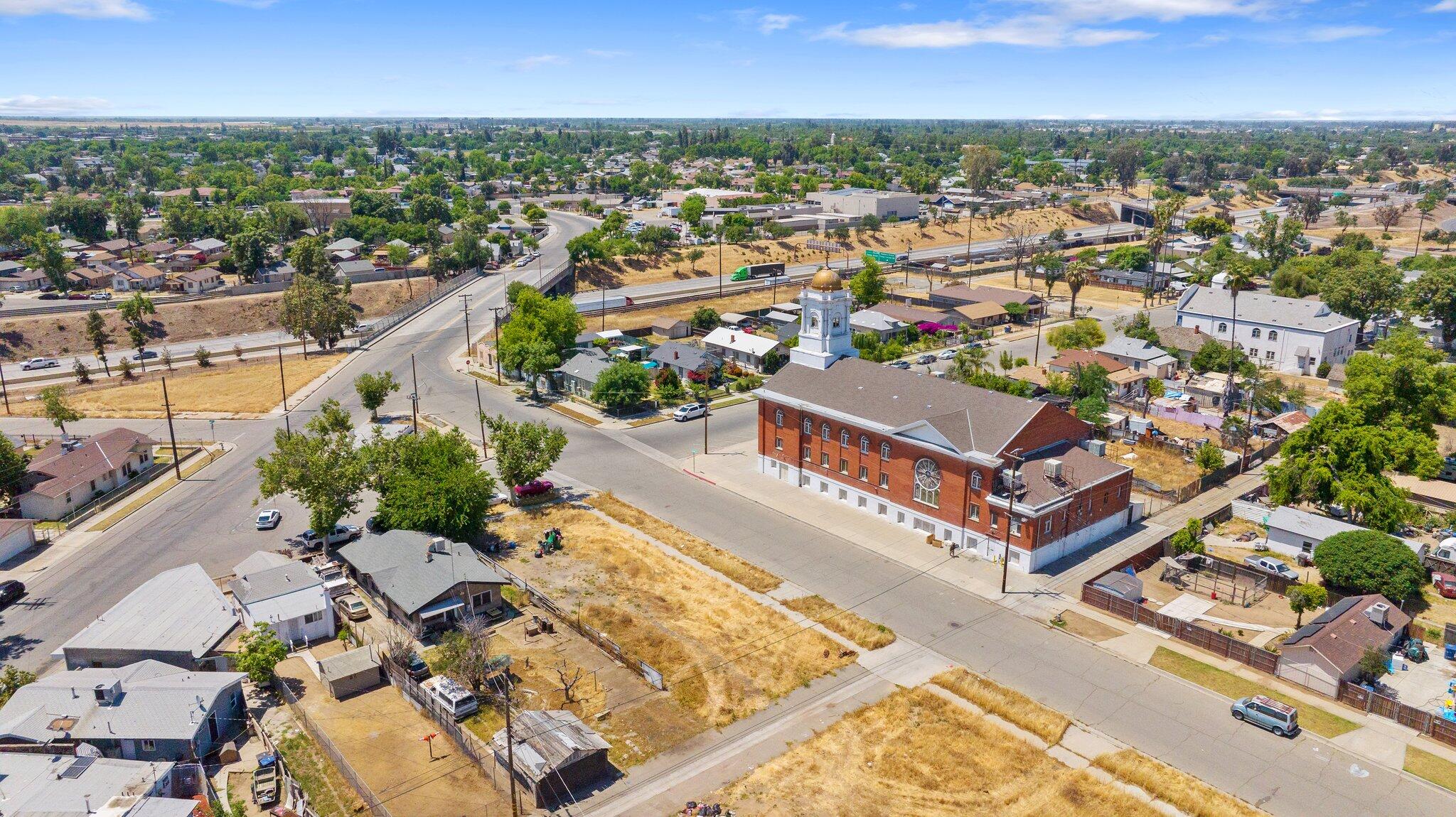 162 E St, Fresno, CA 93706