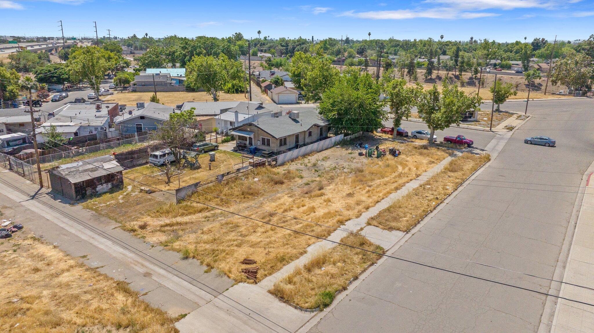 162 E St, Fresno, CA 93706