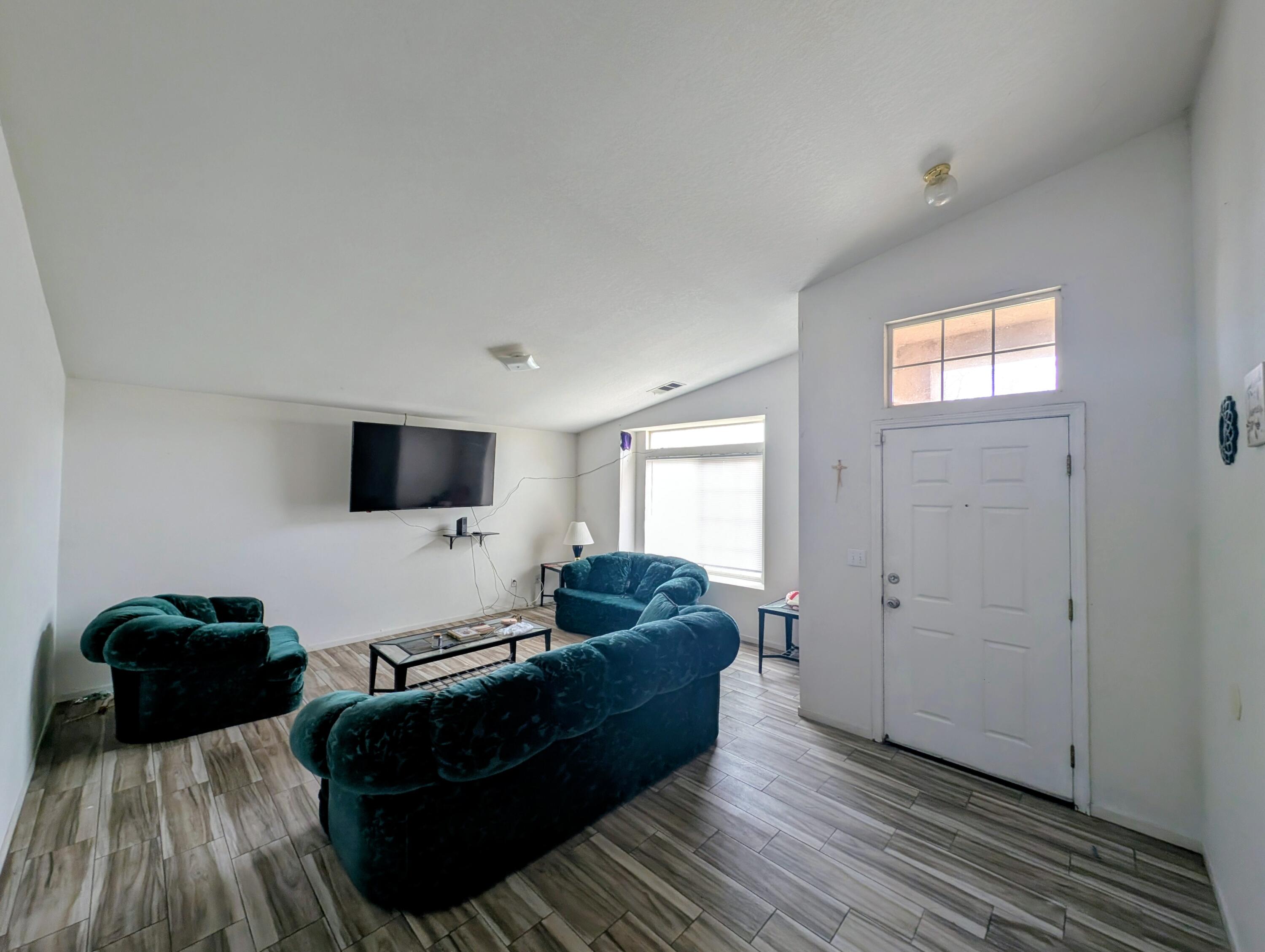 500 Buttonwood Ct, Tulare, CA 93274