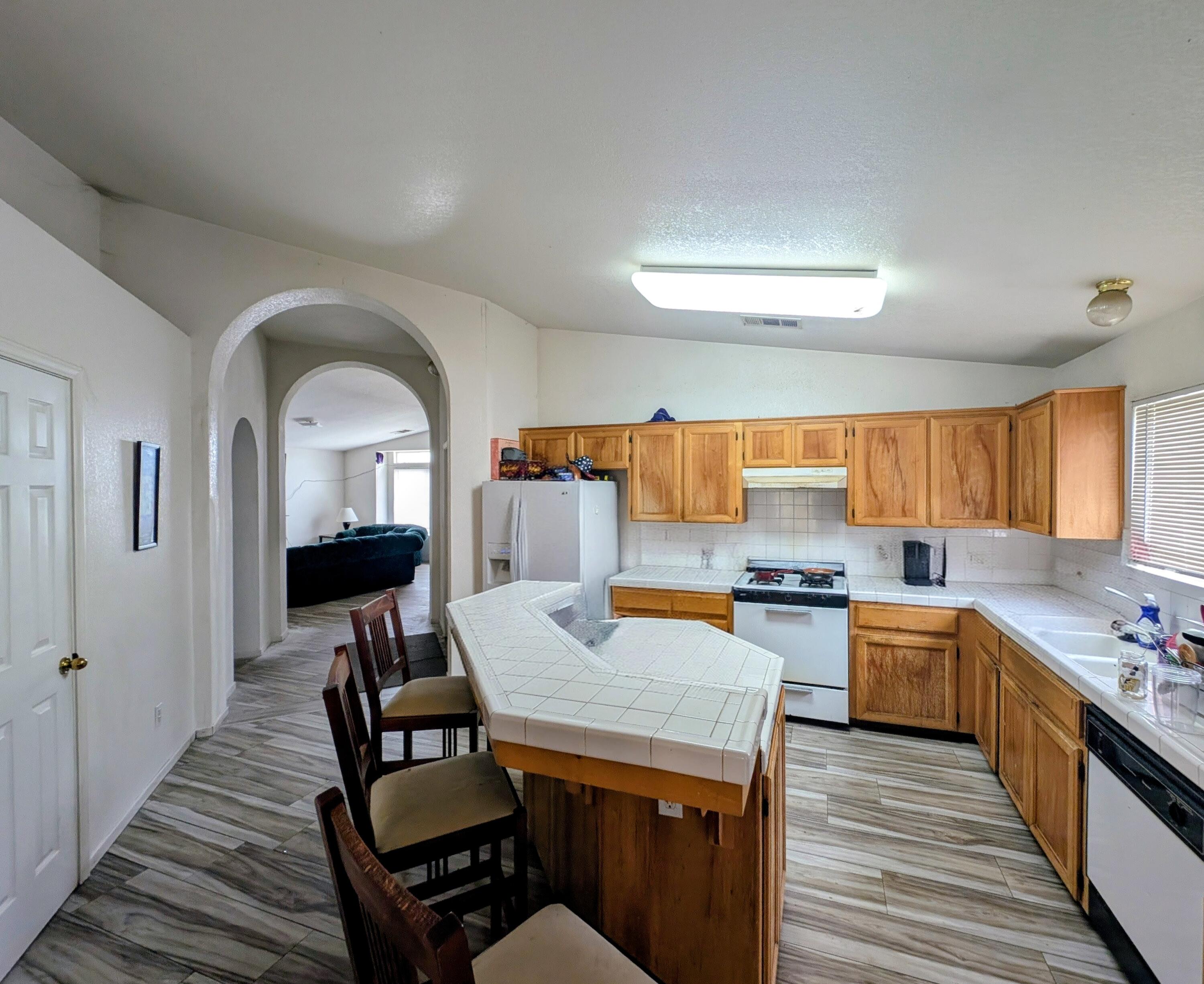 500 Buttonwood Ct, Tulare, CA 93274